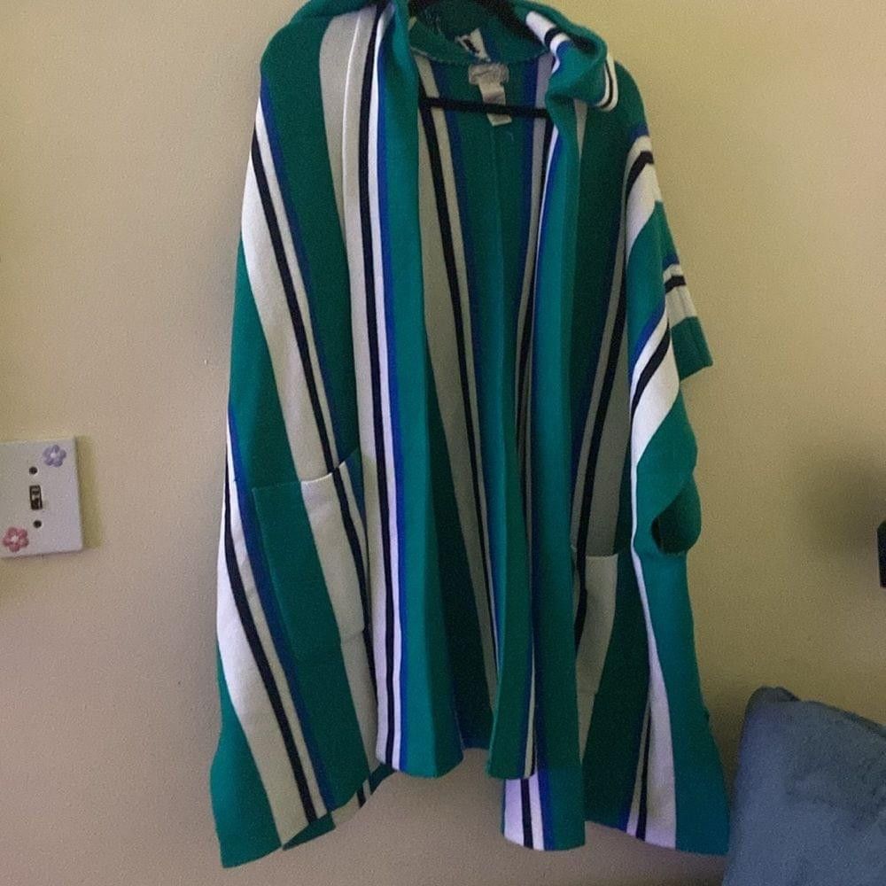 Free People Free People All I need hooded poncho NWOT Size M / US 6-8 / IT 42-44 - 4 Thumbnail