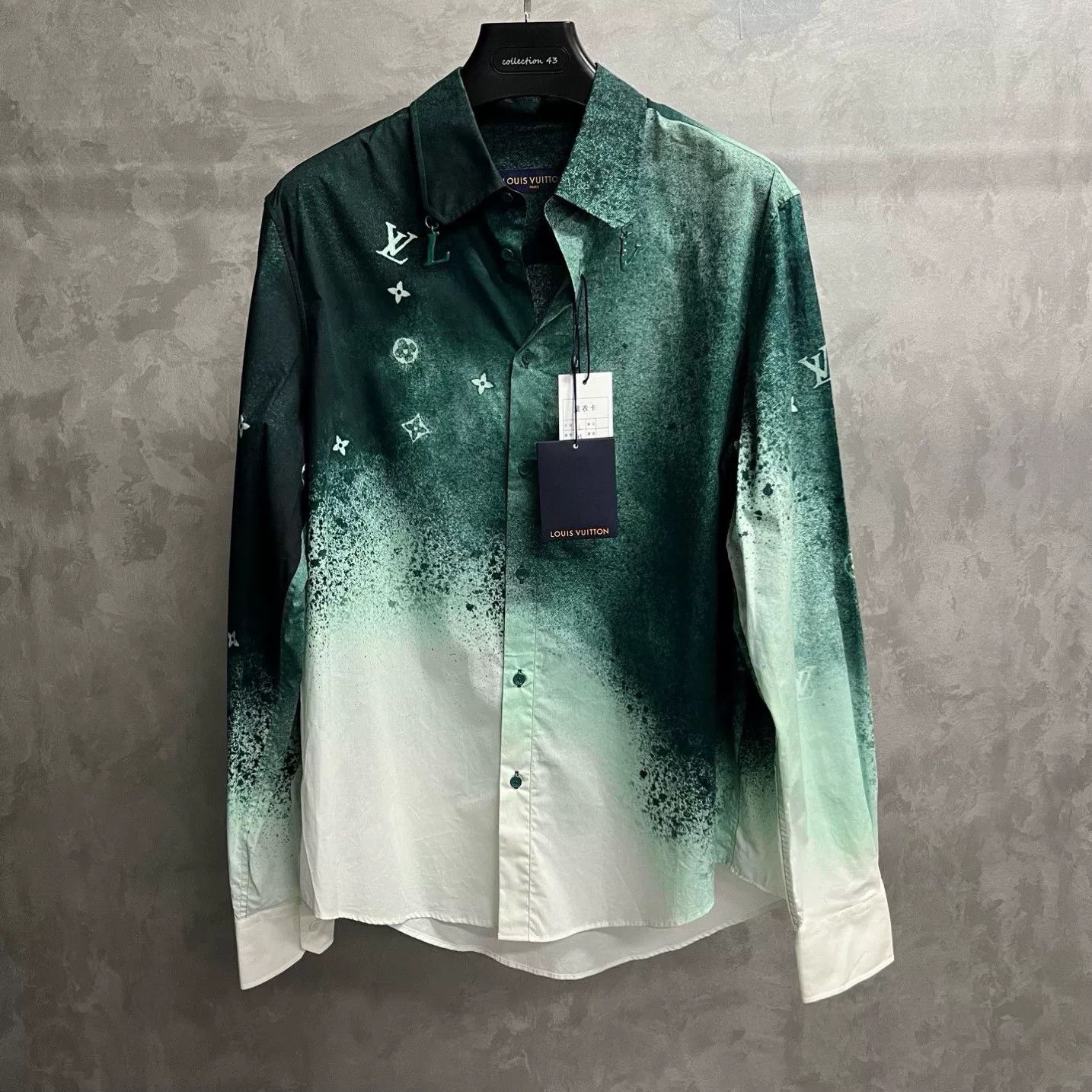 Louis Vuitton Louis Vuitton Retro Printed Green Shirt l Men Size US L / EU 52-54 / 3 - 1 Thumbnail