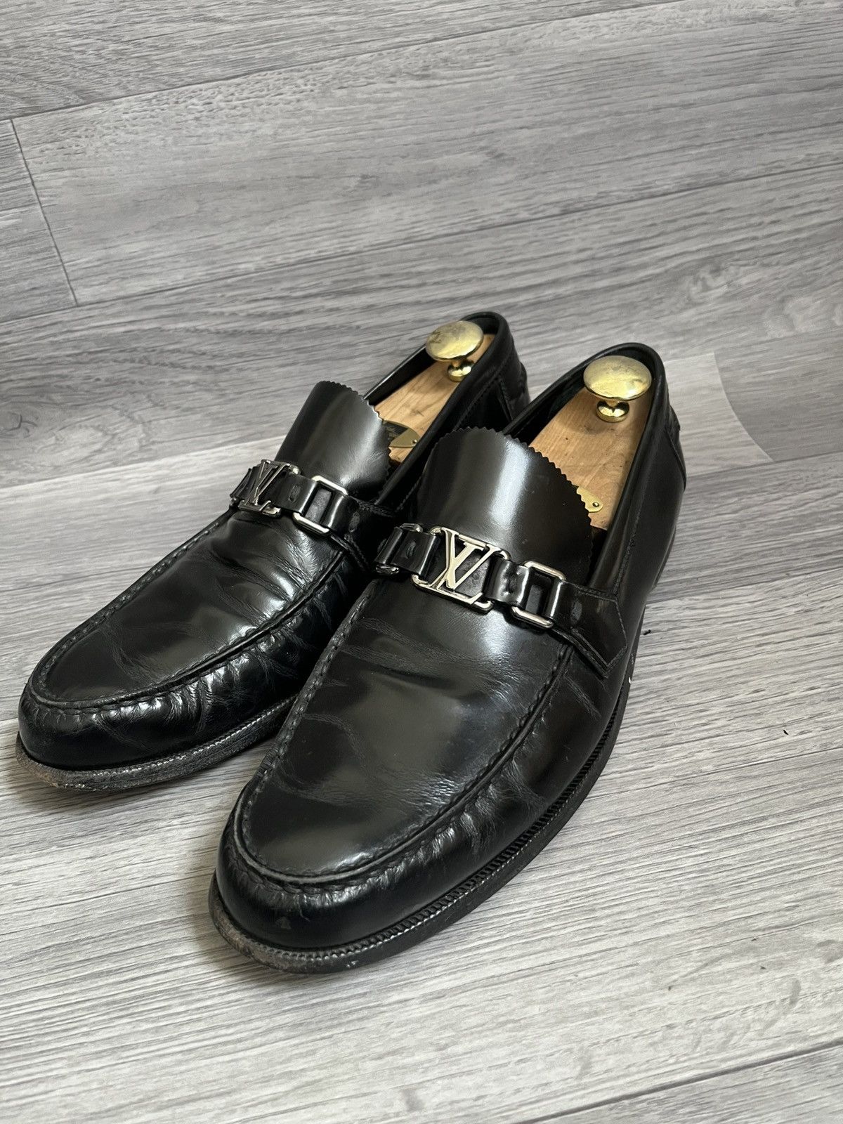 Louis Vuitton Louis Vuitton Major logo slip on leather loafers sz 10.5 Size US 11.5 / EU 44-45 - 1 Thumbnail