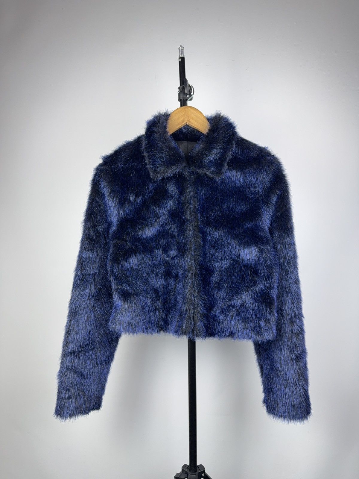 Japanese Brand Avant Garde Japanese Y2K Blue Fluffy Faux Fur Cropped Jacket Size L / US 10 / IT 46 - 1 Thumbnail