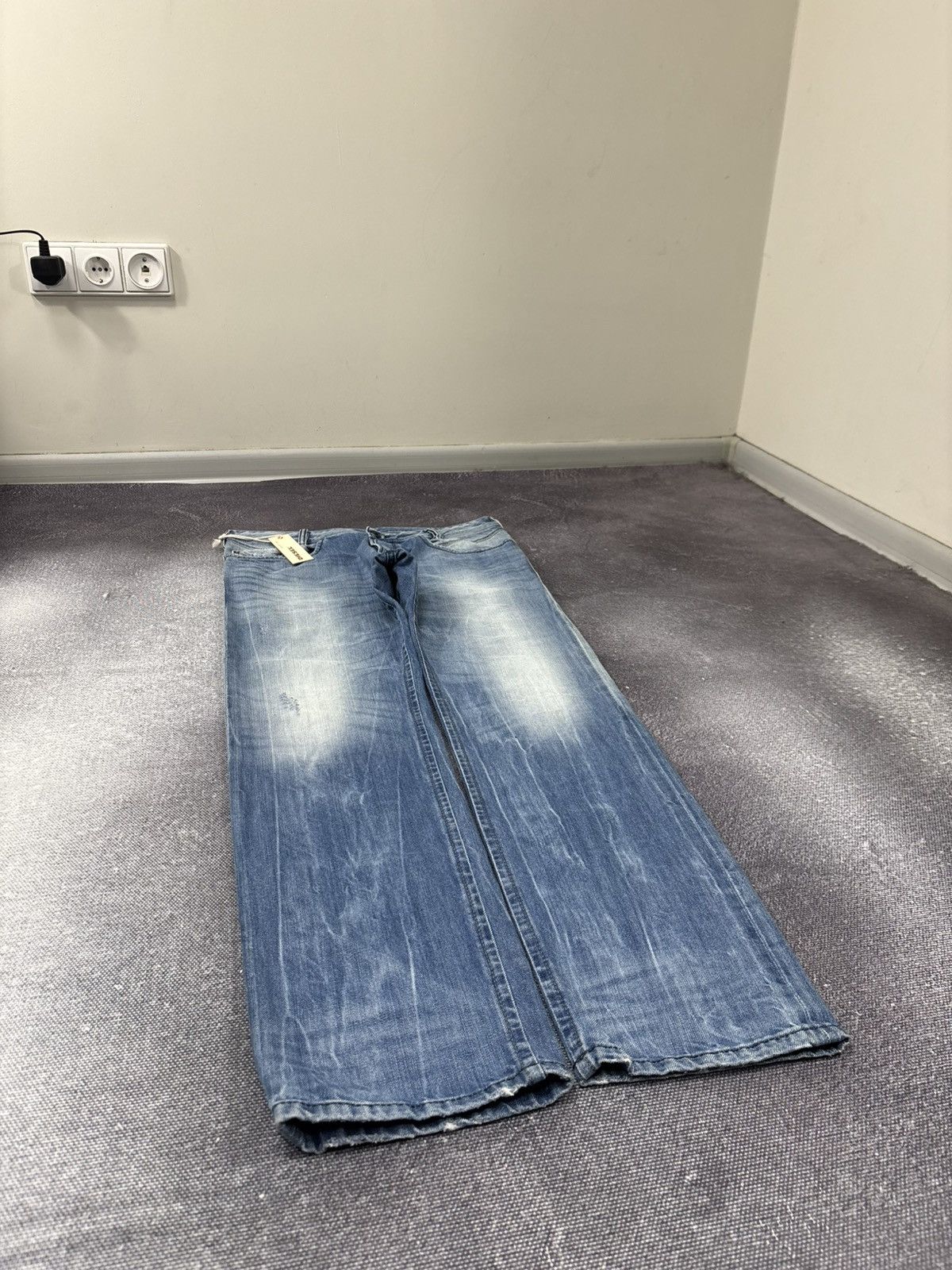Diesel Diesel Poiak Regular Slim Tapered NWT Men’s Blue Denim Jeans Size US 31 - 3 Thumbnail