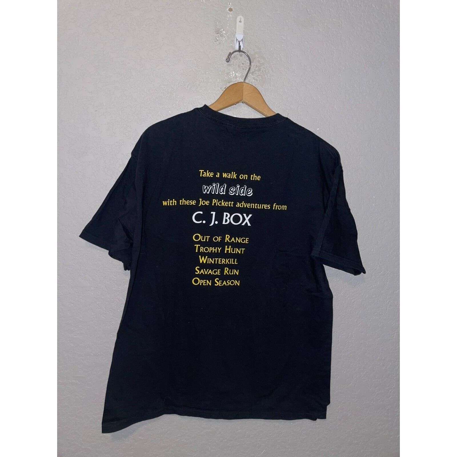 Hanes Vintage CJ Box Shirt I'm Out Of Range Book Author Tee L Size US L / EU 52-54 / 3 - 1 Thumbnail