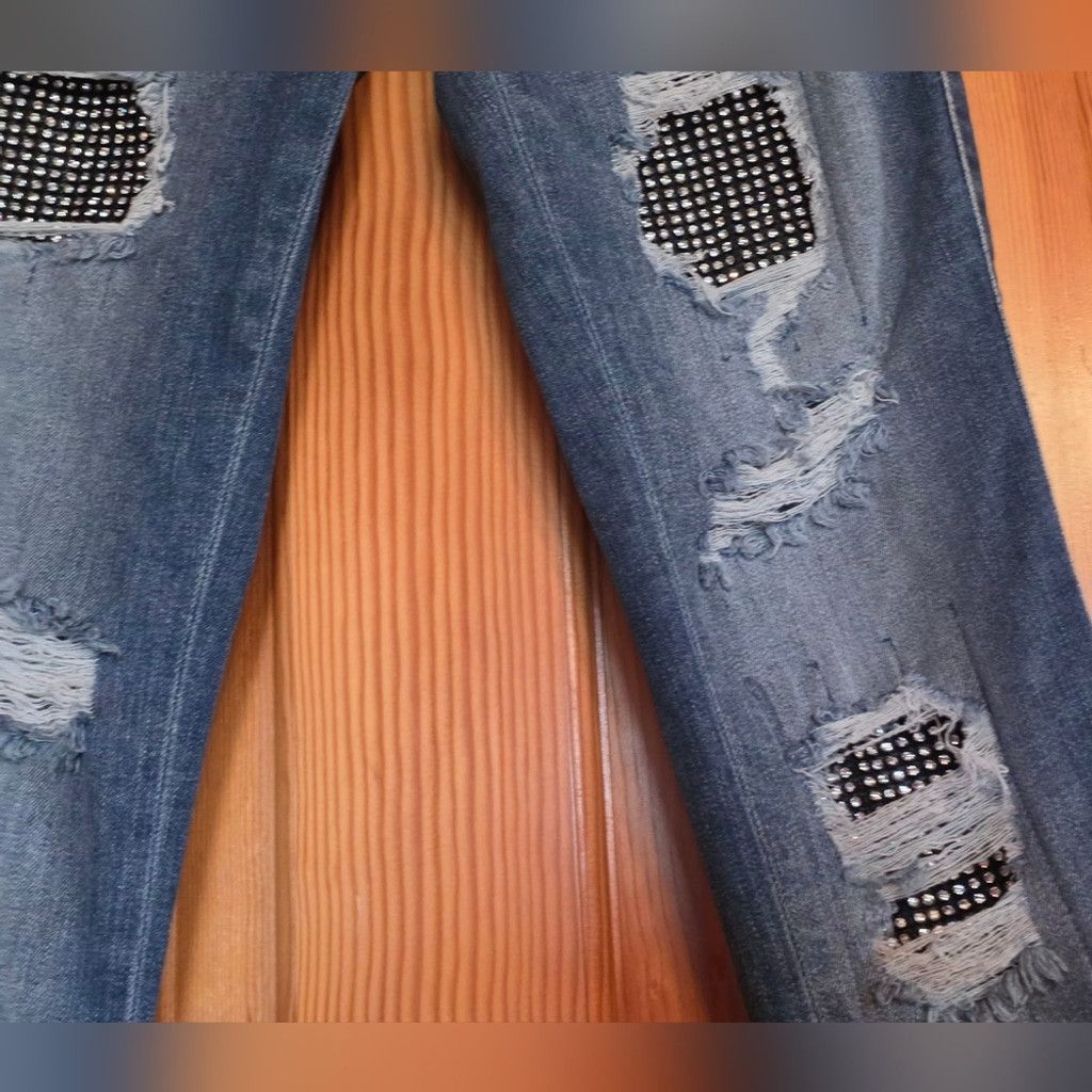Guess GUESS Rhinestone Distressed Skinny Jeans Brand New Size 24" / US 00 / IT 34 - 4 Thumbnail