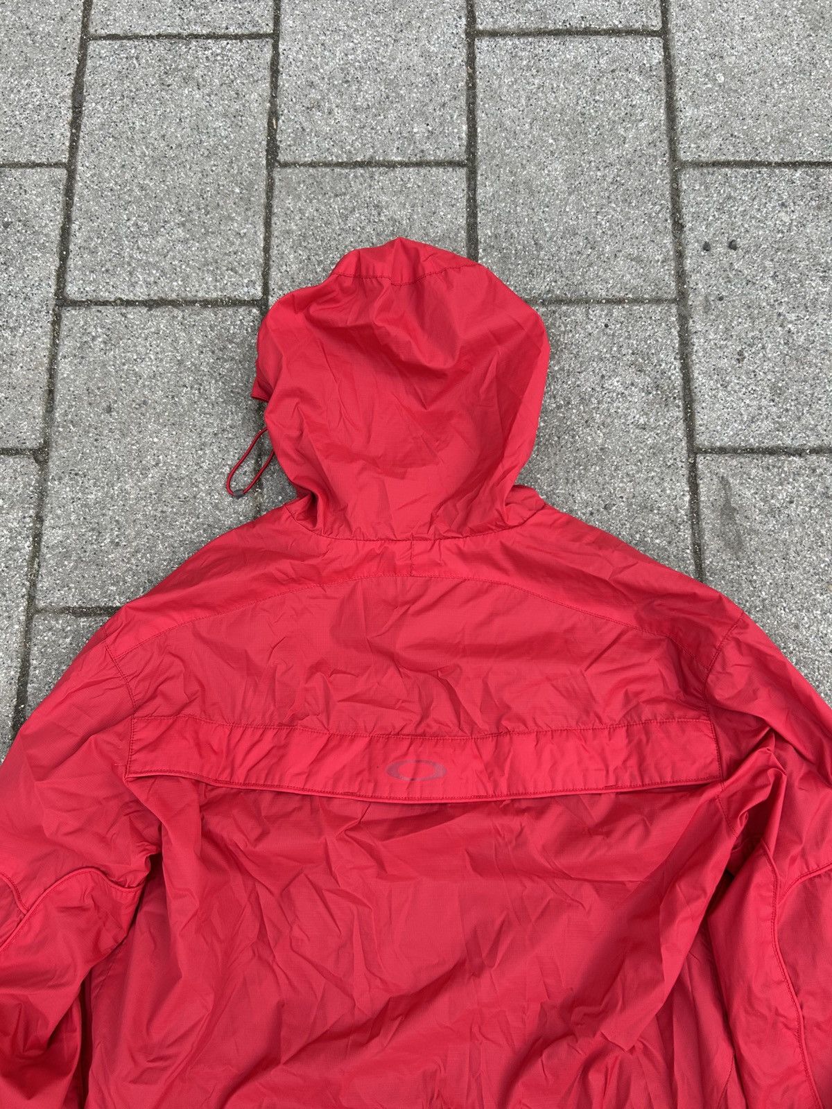 Oakley Oakley Vintage red Hooded Windbreaker Jacket Nylon Jacket Size US L / EU 52-54 / 3 - 17 Thumbnail