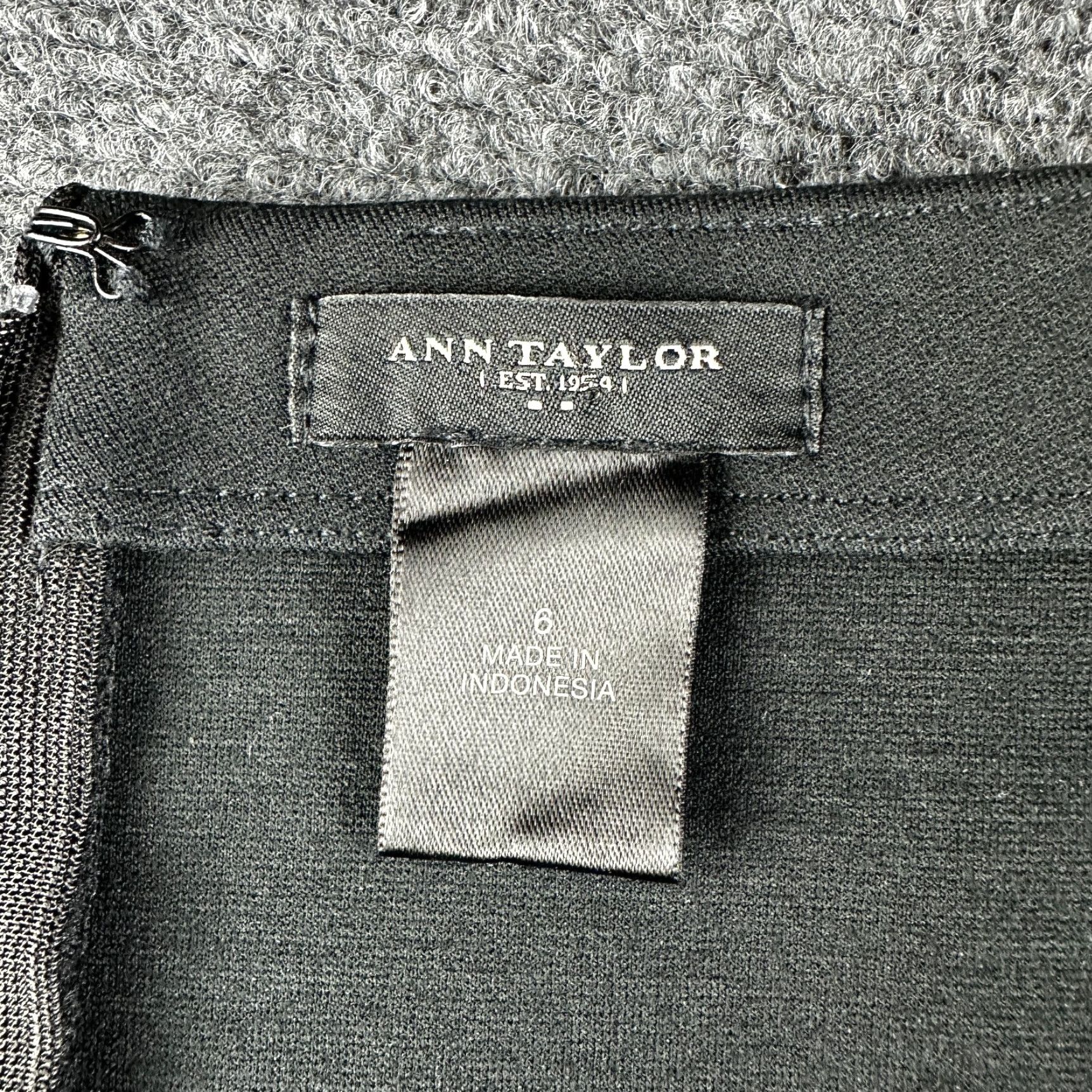 Ann Taylor Ann Taylor Skirt Womens 6 Pencil Black Stretch Back Zip Faux Leather Trim Size 28" / US 6 / IT 42 - 6 Thumbnail