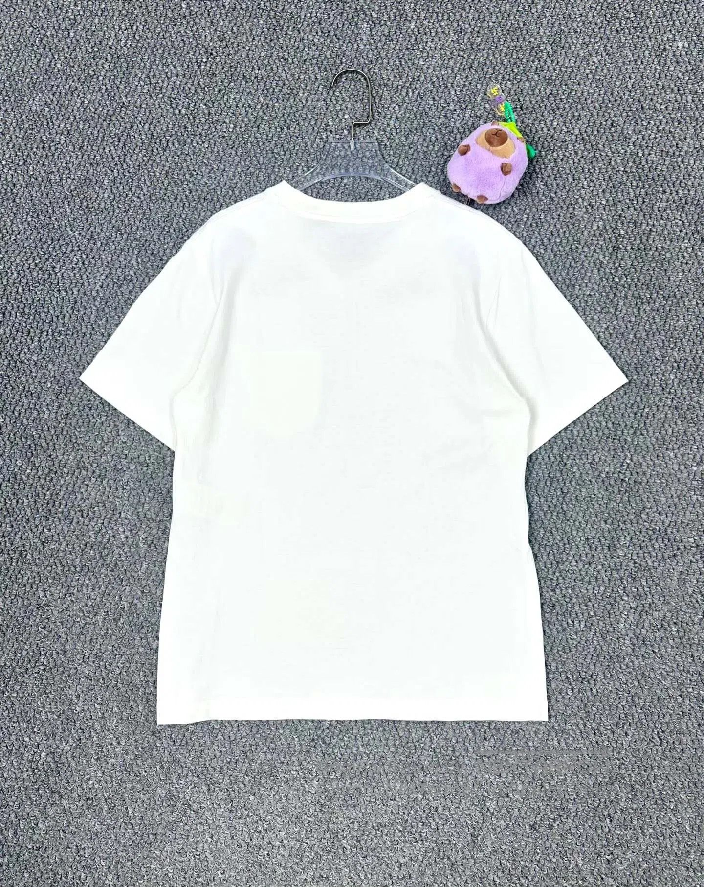 Louis Vuitton Louis Vuitton White pocket embossed logo chain short sleev Size US L / EU 52-54 / 3 - 2 Thumbnail