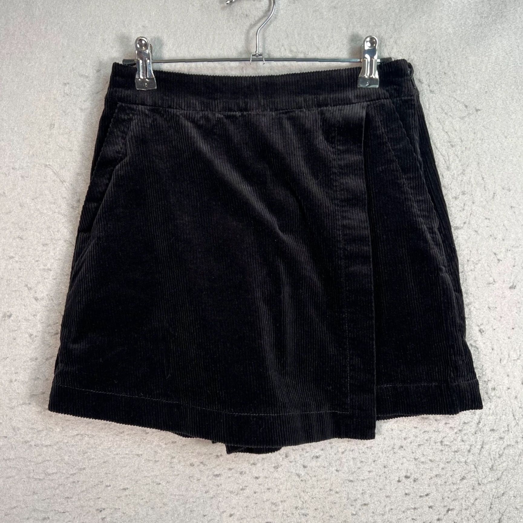 Uniqlo Uniqlo Skort Women XS Black Corduroy Wrap Side Zipper Closure Cotton Blend Size 26" / US 2 / IT 38 - 2 Thumbnail