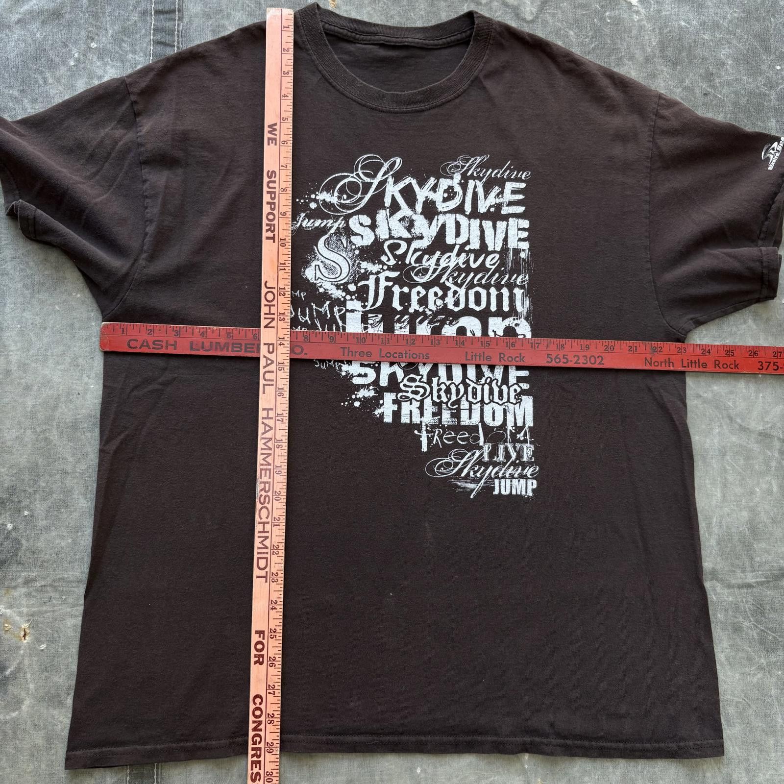 Vintage Vintage Y2K Skydive Affliction Font Chocolate Brown Shirt Size US XL / EU 56 / 4 - 3 Thumbnail