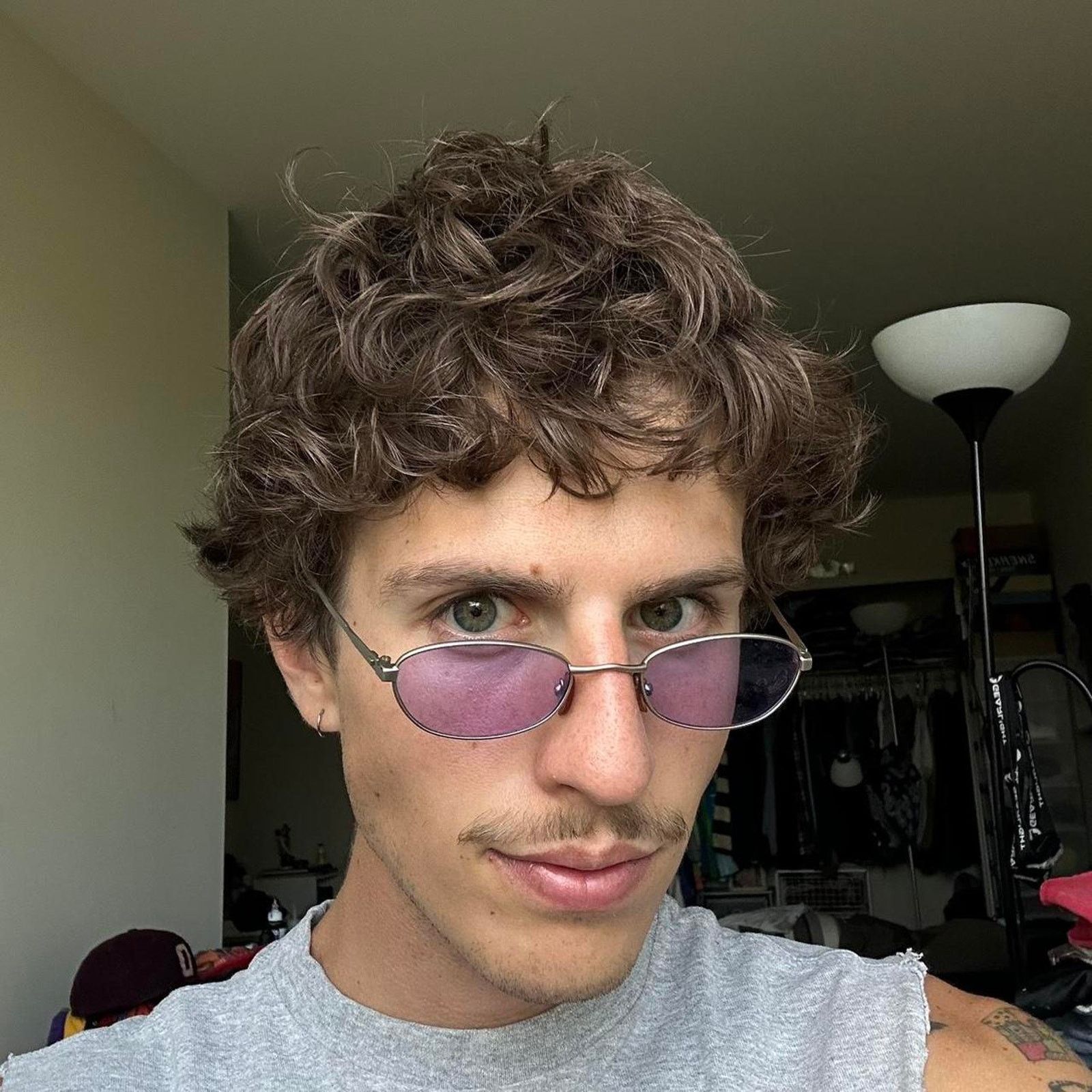 Vintage Vintage 90s 00s Purple Basic Silver Oval Round Sunglasses Size ONE SIZE - 1 Thumbnail