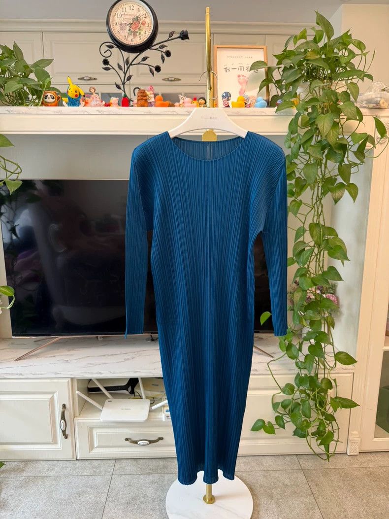 Issey Miyake Issey Miyake size:2 Peacock blue pleated dress Size XS / US 0-2 / IT 36-38 - 1 Thumbnail