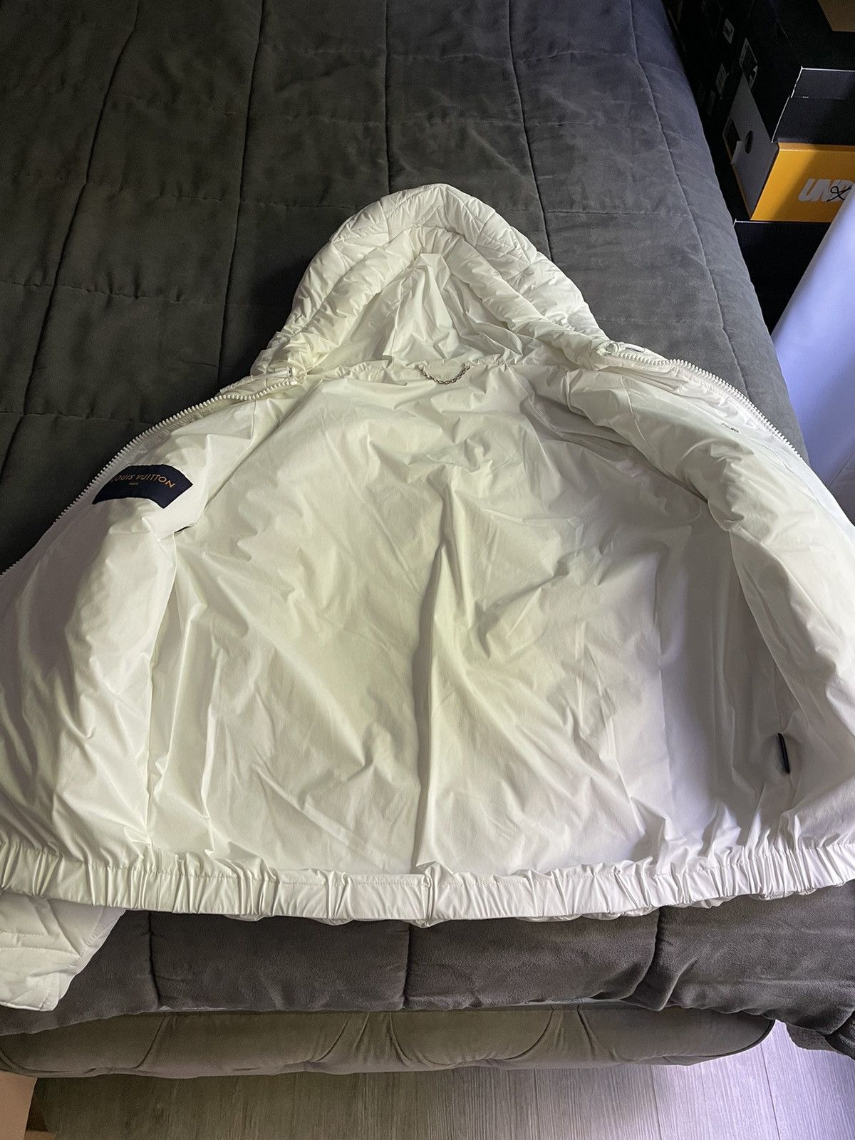 Louis Vuitton Louis Vuitton White Flower Quilted Puffer Hooded Jacket Size US S / EU 44-46 / 1 - 6 Thumbnail