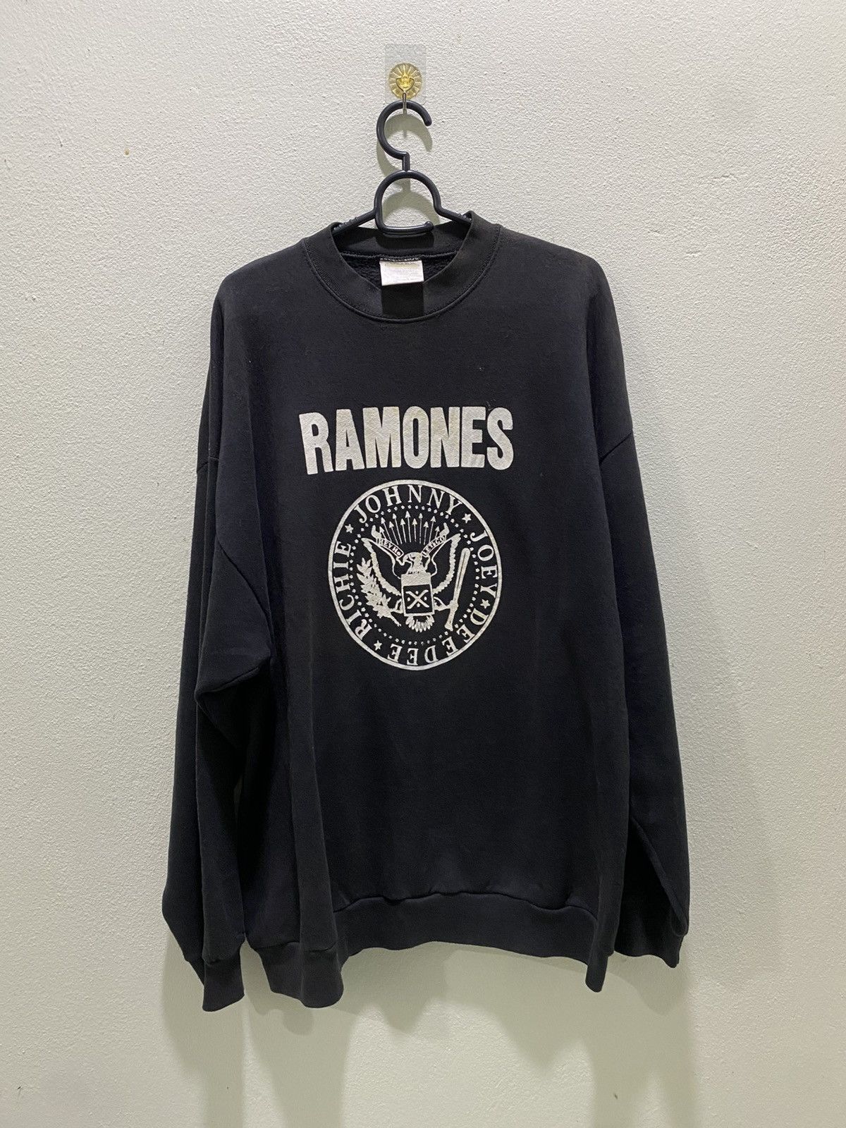Band Tees RAMONES 90s SWEATSHIRT RARE Size US XL / EU 56 / 4 - 1 Thumbnail