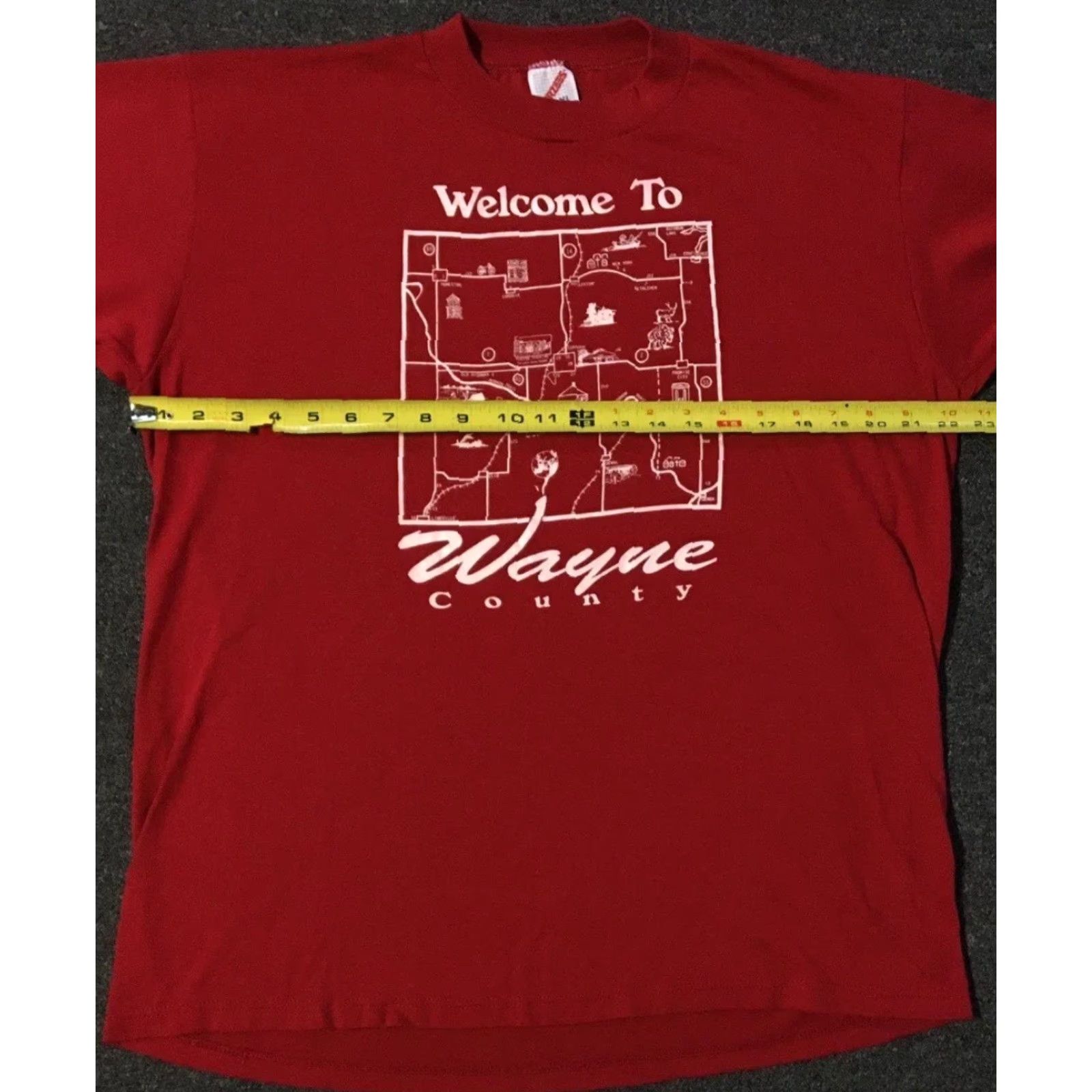 Vintage VINTAGE Wayne County Iowa Spellout Shirt L Men Red 80s 90s College Track School PE Graphic ConcertSingle Stitch T-Shirt Size US L / EU 52-54 / 3 - 5 Thumbnail