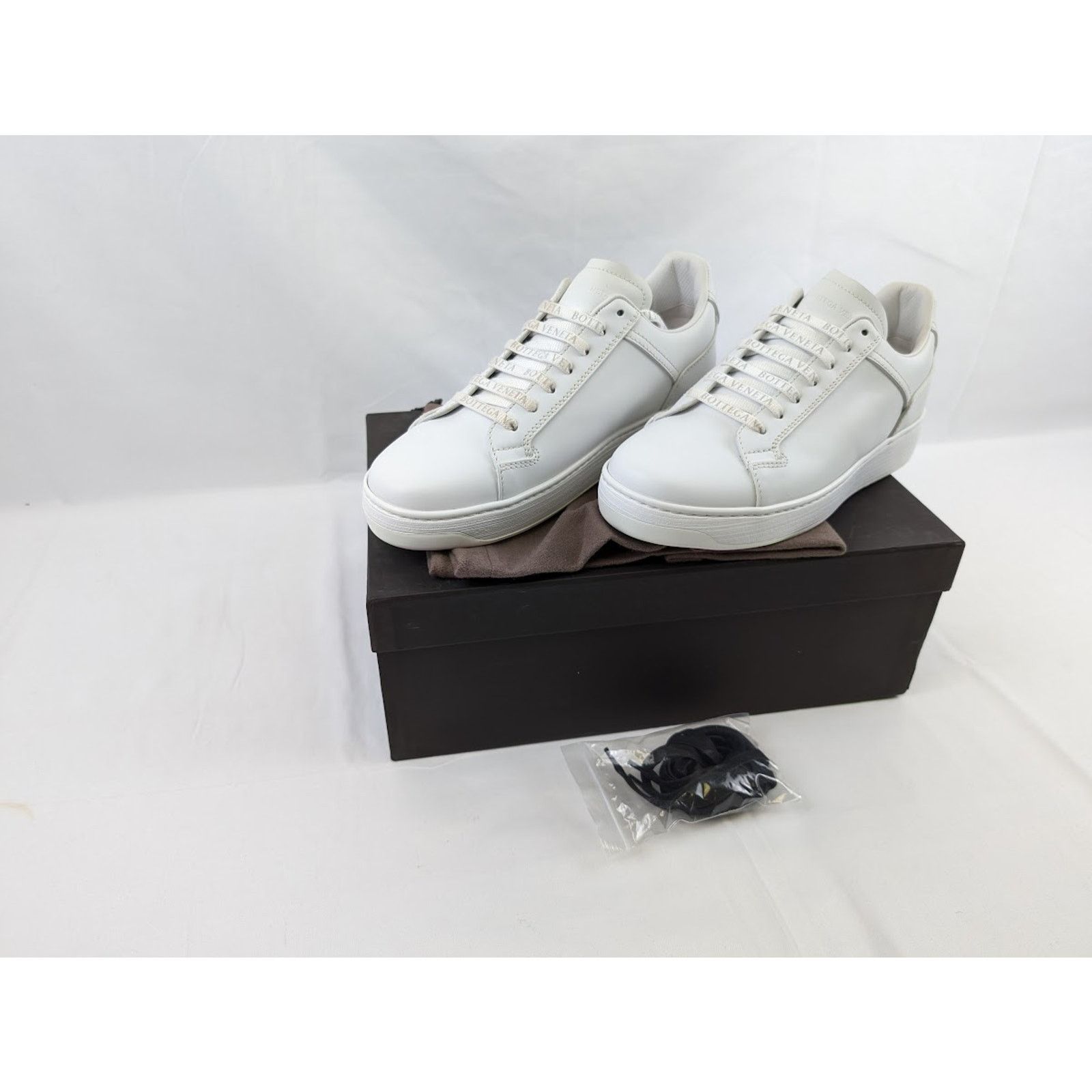 Bottega Veneta o1rshd1 Bolt Calf Sneaker Pelle S.GOMM in Optic White Size US 7.5 / EU 40-41 - 17 Thumbnail