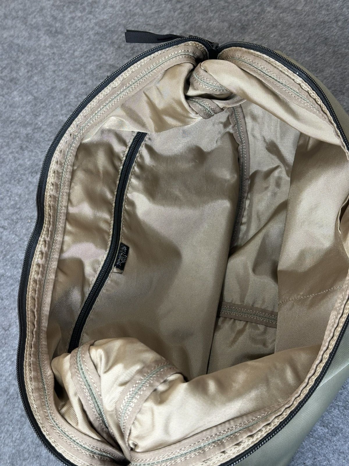 Porter Porter Round Shoulder Bag a distinctive half-moon design. Size ONE SIZE - 5 Thumbnail