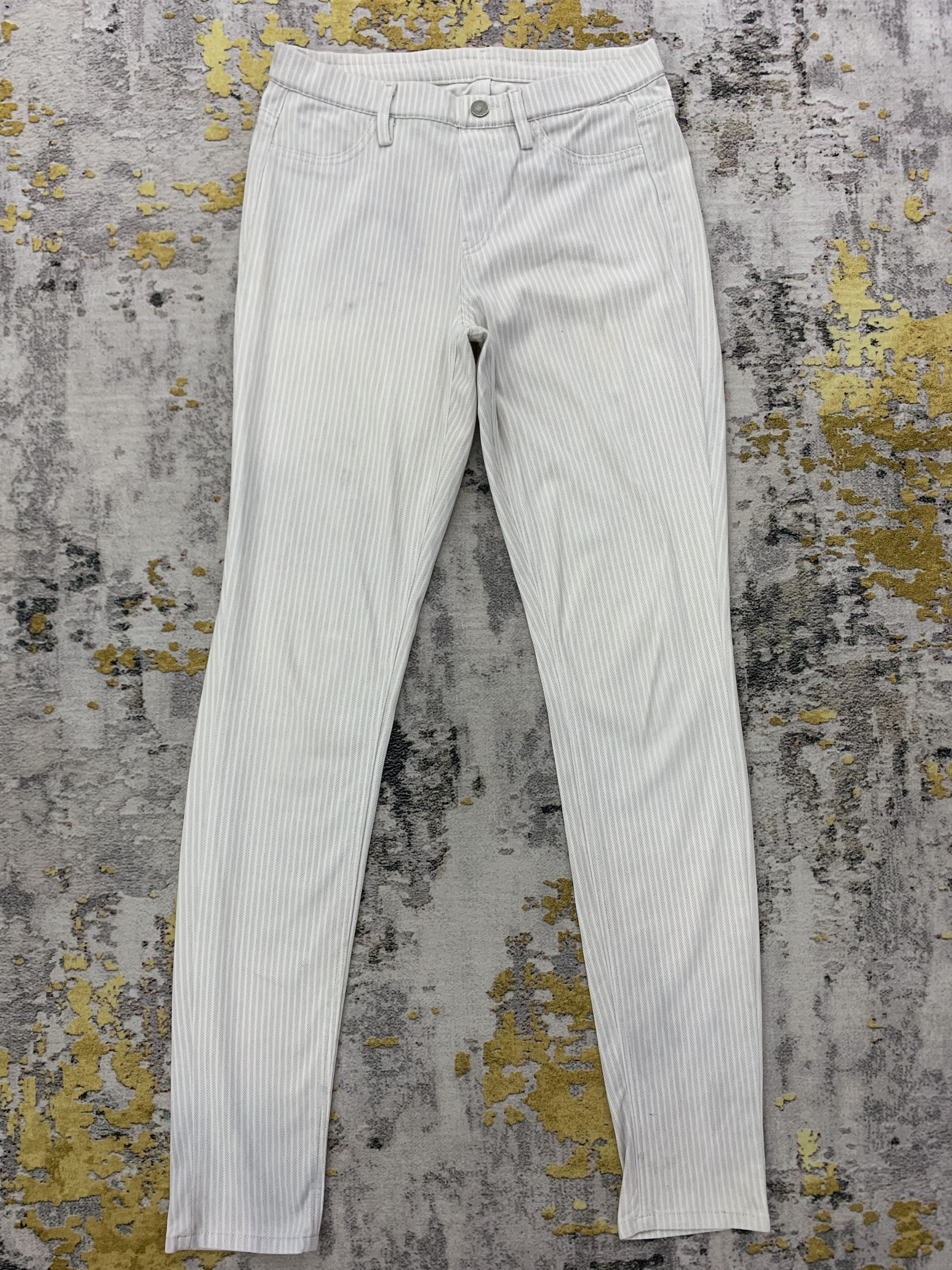 image of Uniqlo Pants Size 25 in White, Women's