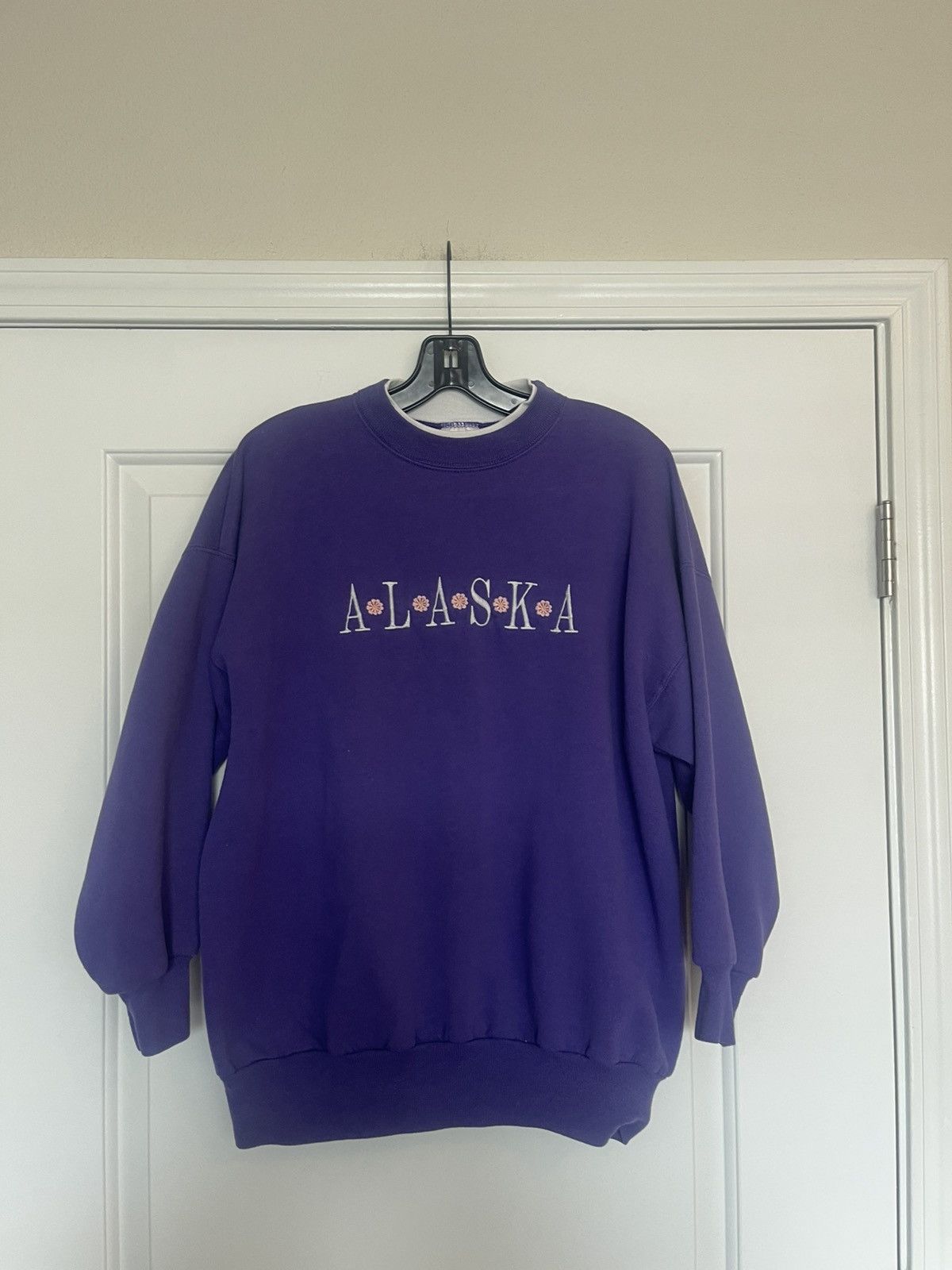 Vintage Vintage Women’s Alaska Hanes Sweater In Great Condition Size L / US 10 / IT 46 - 1 Thumbnail