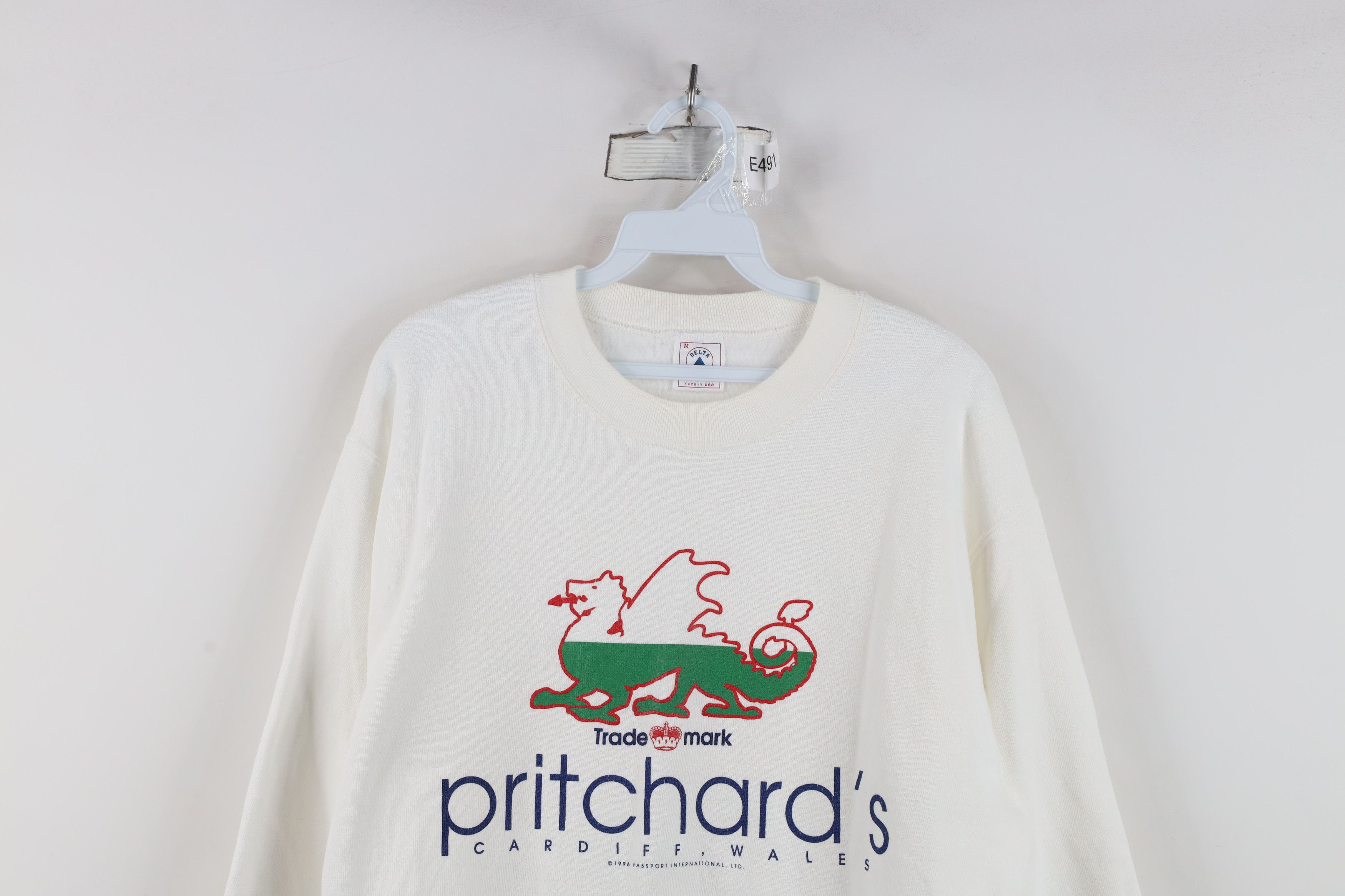 Vintage Vintage 90s Cardiff Wales Dragon Sweatshirt White USA Size US M / EU 48-50 / 2 - 2 Thumbnail