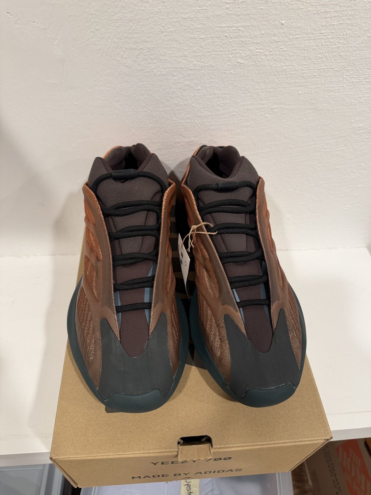 Yeezy Brand new copper size 11.5 Size US 11.5 / EU 44-45 - 2 Thumbnail