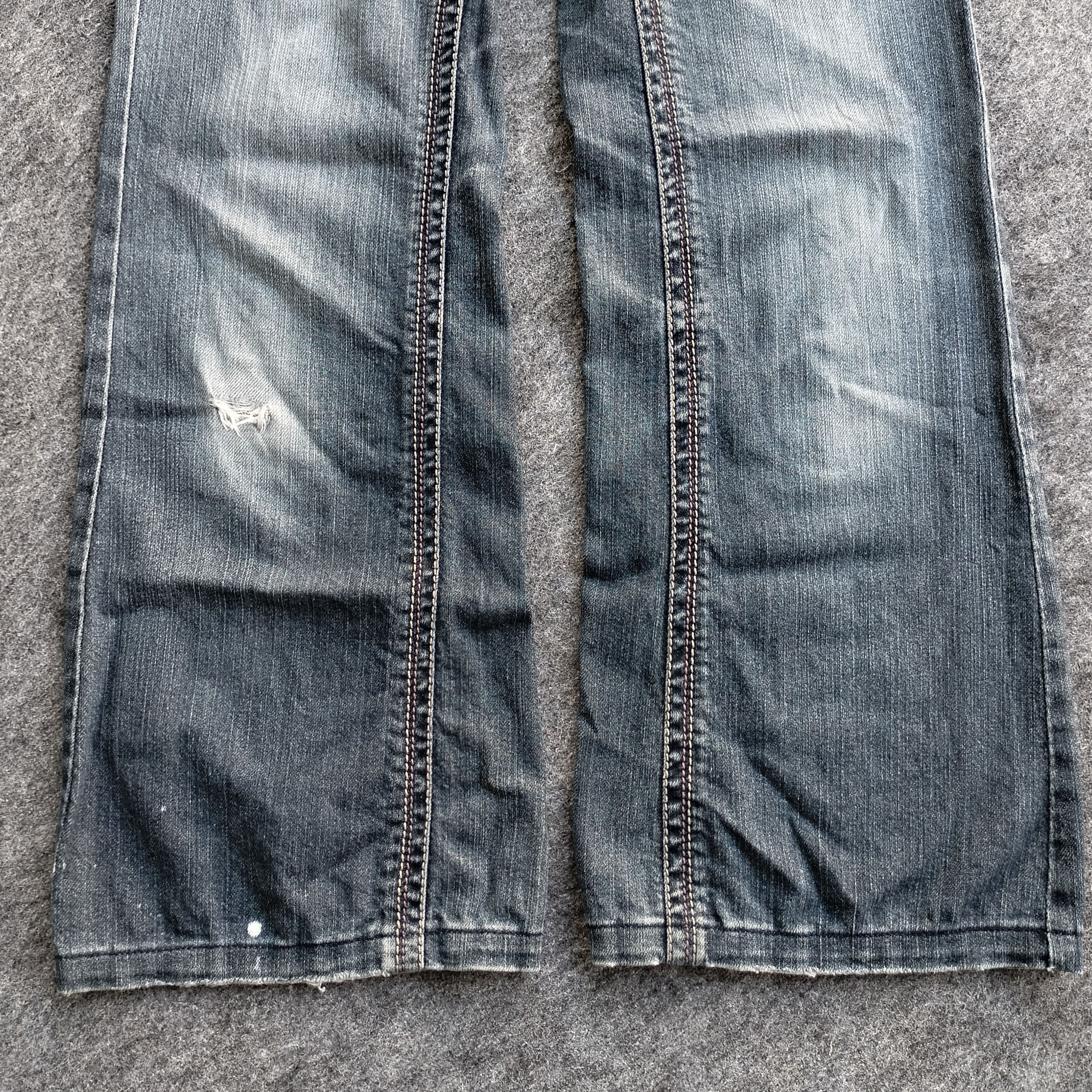 Tornado Mart Jouer aux echecs distressed flare jeans Size US 28 / EU 44 - 4 Thumbnail