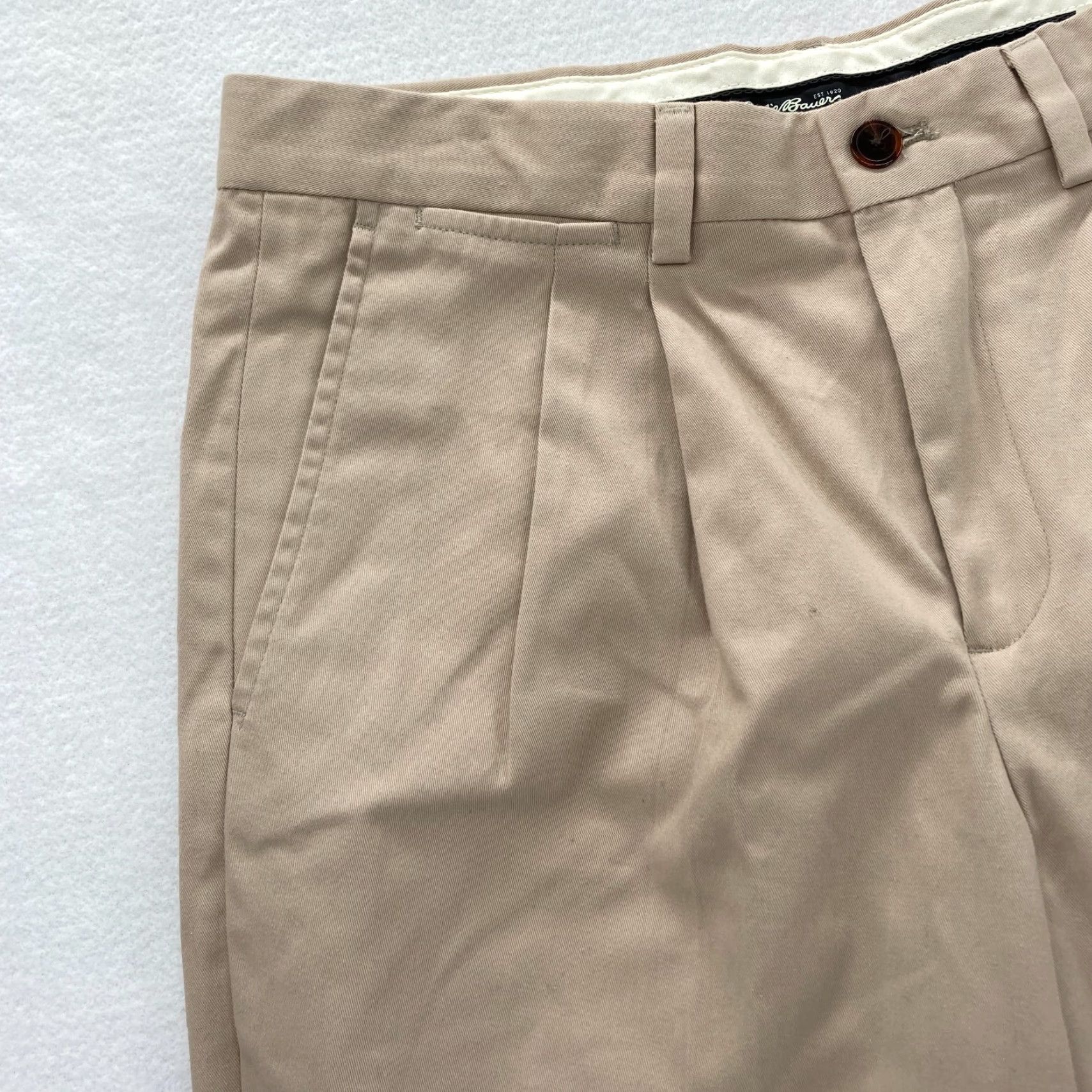 Eddie Bauer Eddie Bauer Pants Mens 32x30 Beige Relaxed Fit Straight Leg Pleated Wrinkle Free Size US 32 / EU 48 - 4 Thumbnail