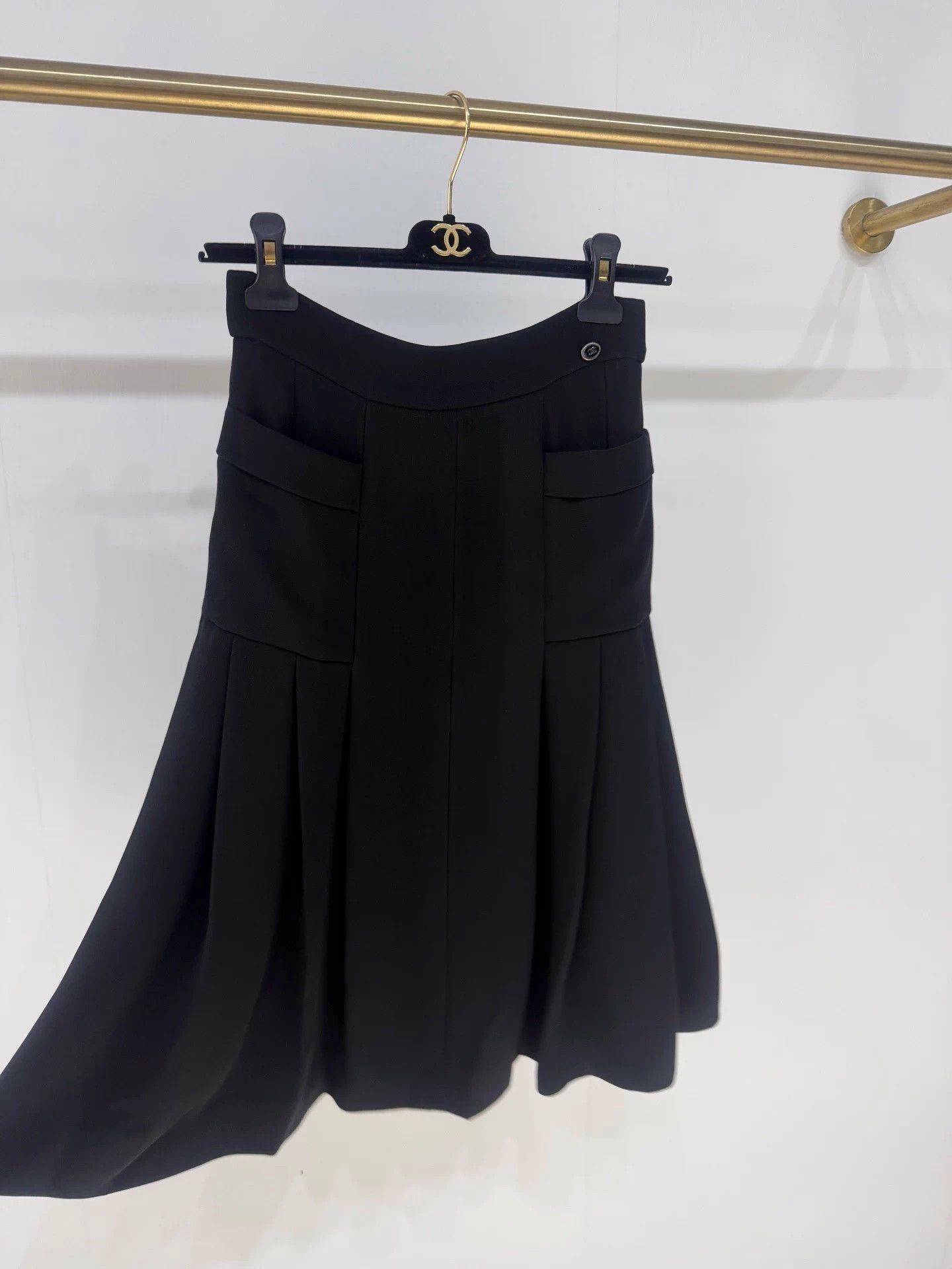 Chanel Chanel black pleated midi skirt FR36 98 new Size 26" / US 2 / IT 38 - 4 Thumbnail