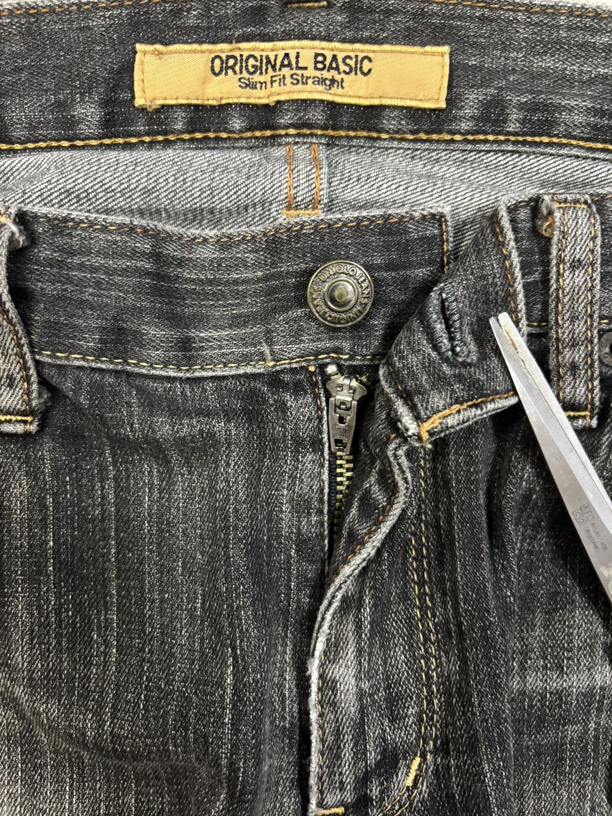 Undercover × Uniqlo Vintage Uniqlo S001 Faded Washed Slim Straight Jeans Size US 32 / EU 48 - 16 Thumbnail
