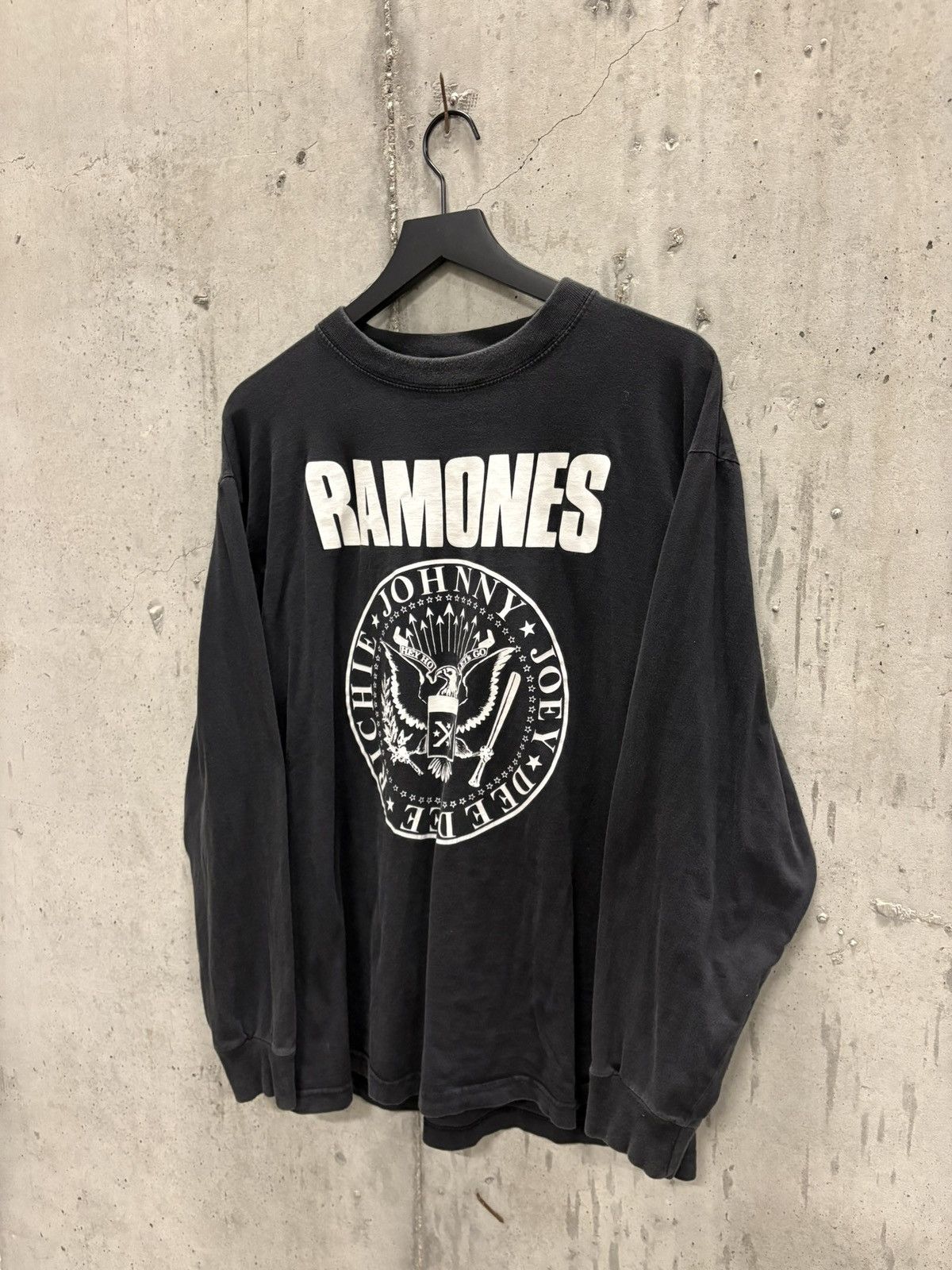 Band Tees Vintage Ramones Shirt Thrashed Faded Grunge Band Euro Size US XL / EU 56 / 4 - 2 Thumbnail