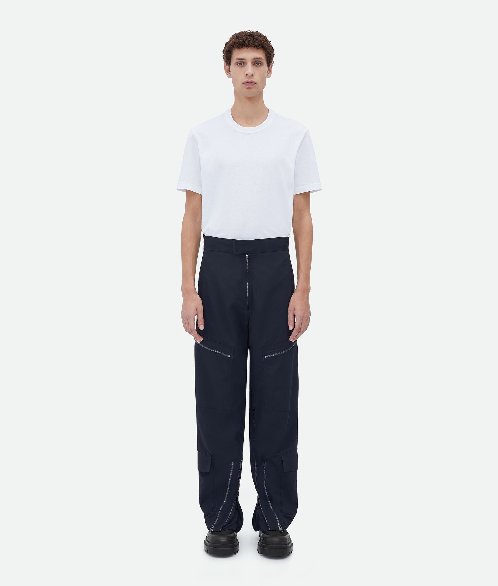 Bottega Veneta o1n1vont1224 Nylon Cargo Pants in Midnight Blue Size US 30 / EU 46 - 1 Thumbnail