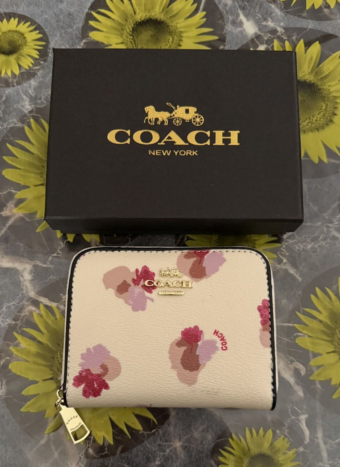Coach Coach White Floral Print Small Zip Wallet with Box Size ONE SIZE - 1 Thumbnail