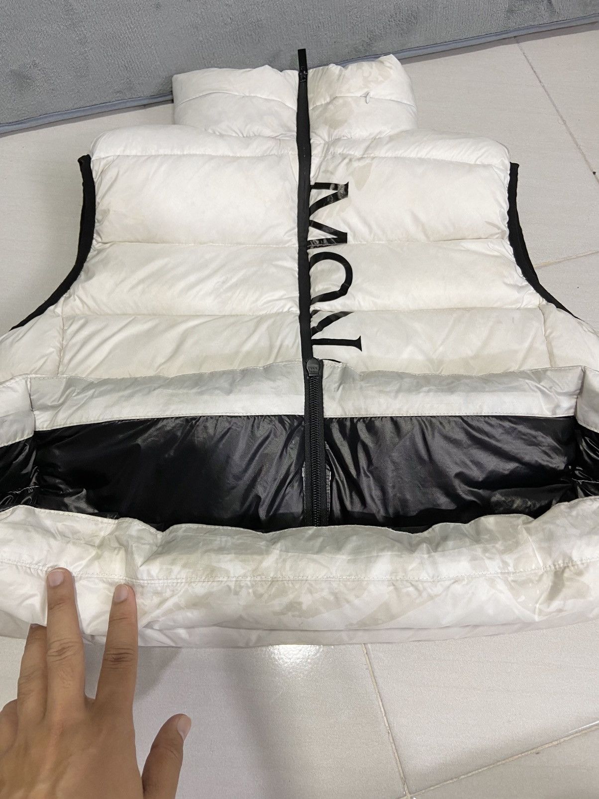 Moncler Moncler Cenis Giubbotto Down Vest Jacket Size US L / EU 52-54 / 3 - 4 Thumbnail