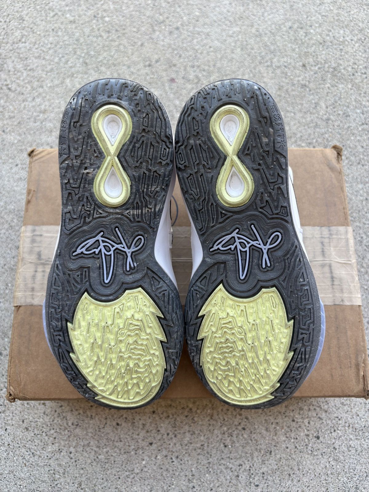 Nike 2022 Nike Kyrie Infinity “Smoke And Mirrors” (PS) Size 2.5Y Size US 4 / IT 34 - 7 Thumbnail