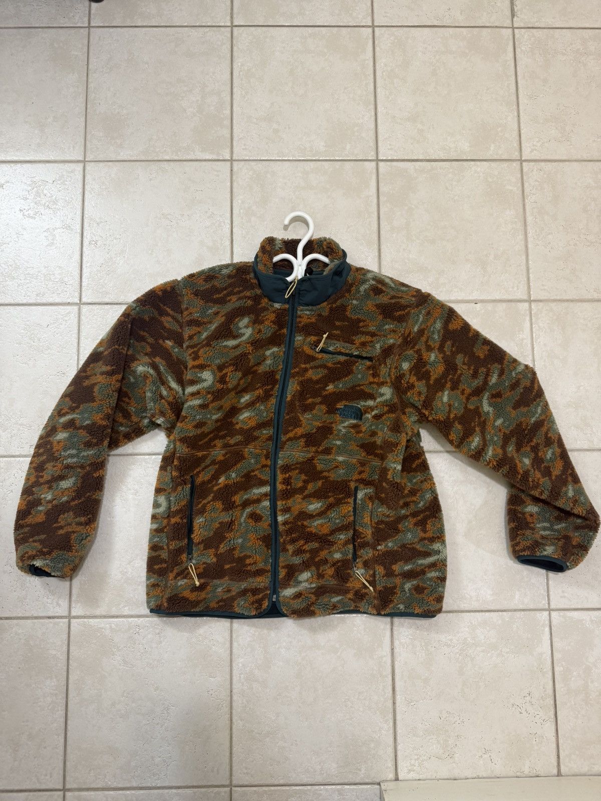 The North Face North face Camo Fleece Size L. Size US L / EU 52-54 / 3 - 1 Thumbnail