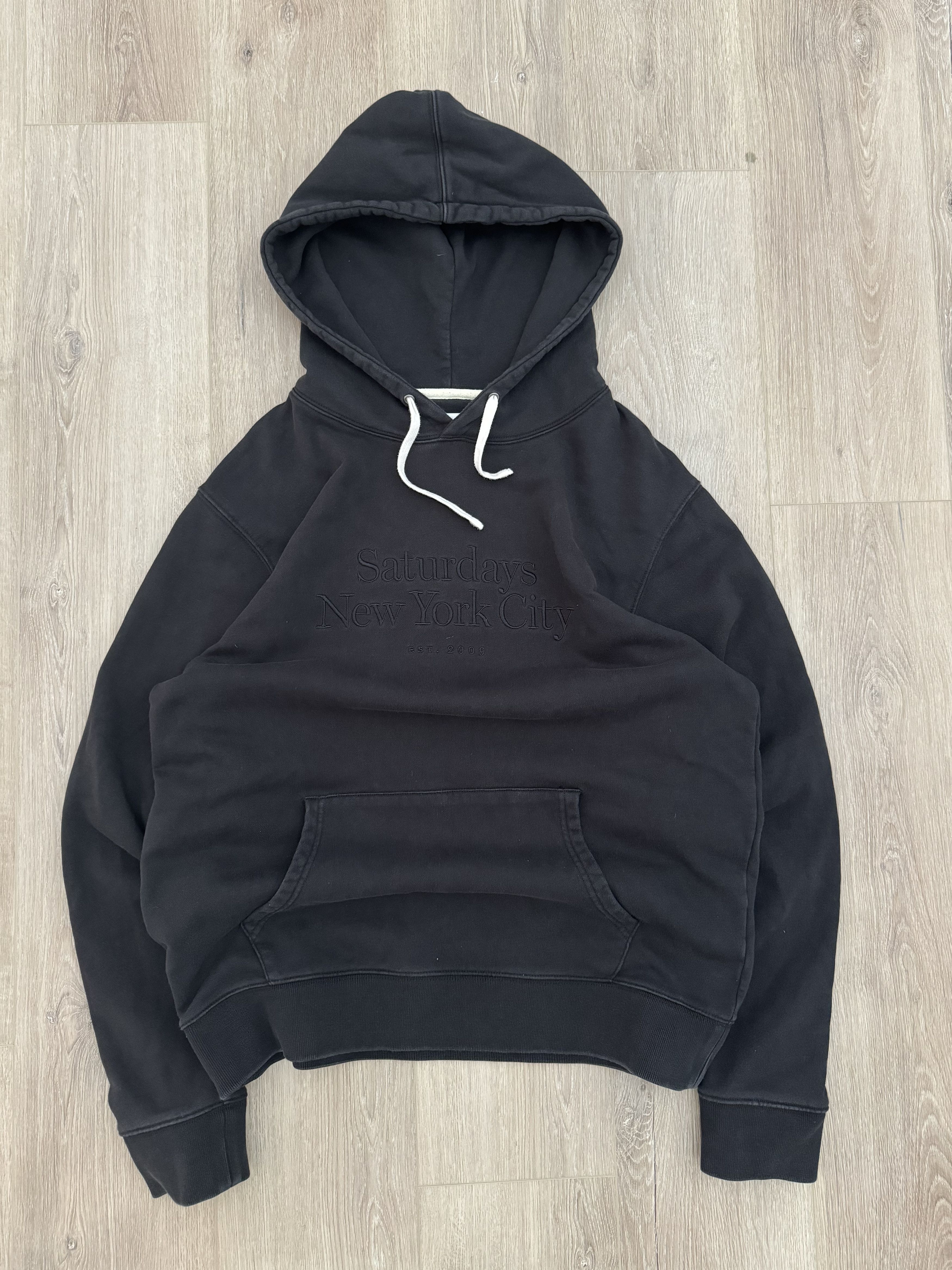Saturdays NYC EMBROIDERED SPELLOUT BLACKOUT HOODIE / SATURDAYS NYC Size US XL / EU 56 / 4 - 2 Thumbnail