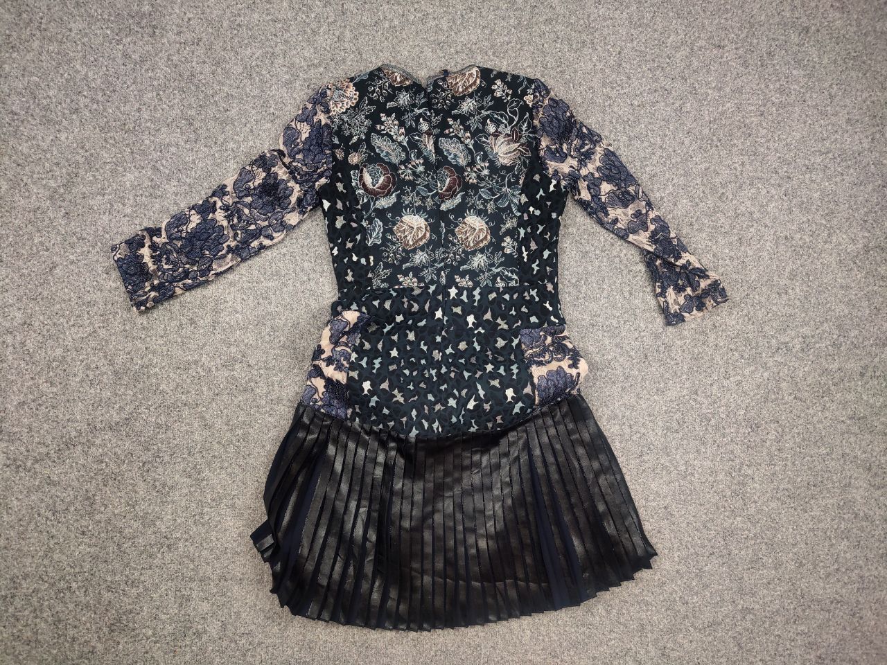 Missoni Save The Queen Mid-length dress combined fabric lace sleeve Size M / US 6-8 / IT 42-44 - 10 Thumbnail
