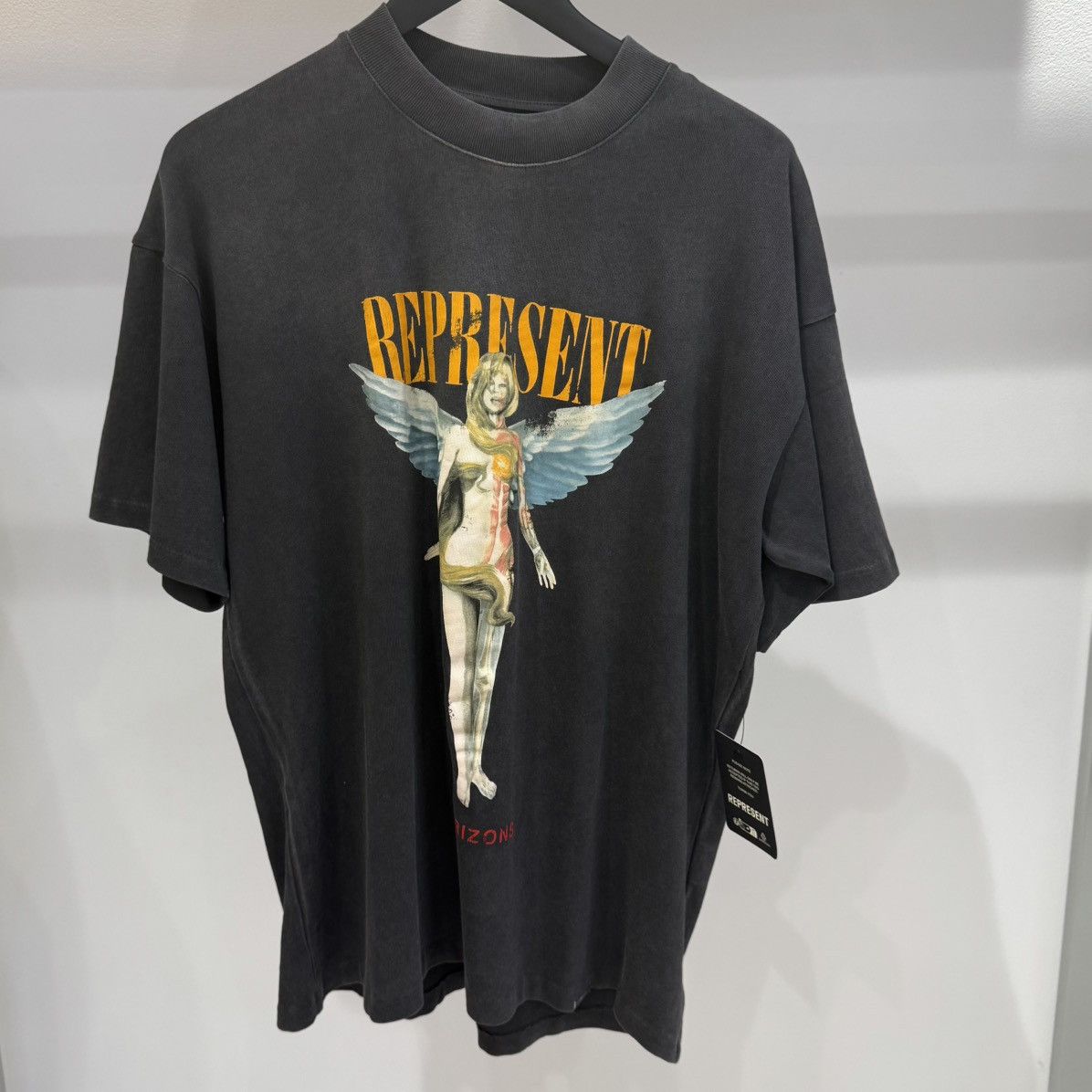 【REPRESENT】Reborn グラフィックＴシャツ Represent Reborn T-Shirt - Feuille Luxury
