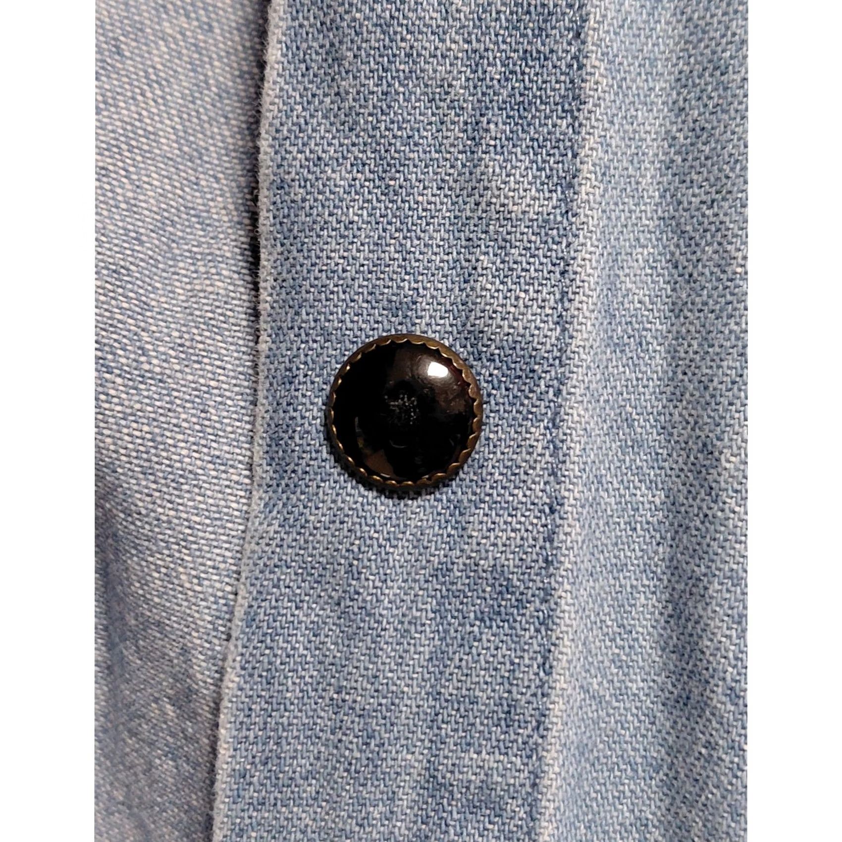 Bill Blass Bill Blass Embroidered Denim Shirt Blue Solid Long Sleeve Women Size 3X Size XXL / US 16-18 / IT 52-54 - 4 Thumbnail