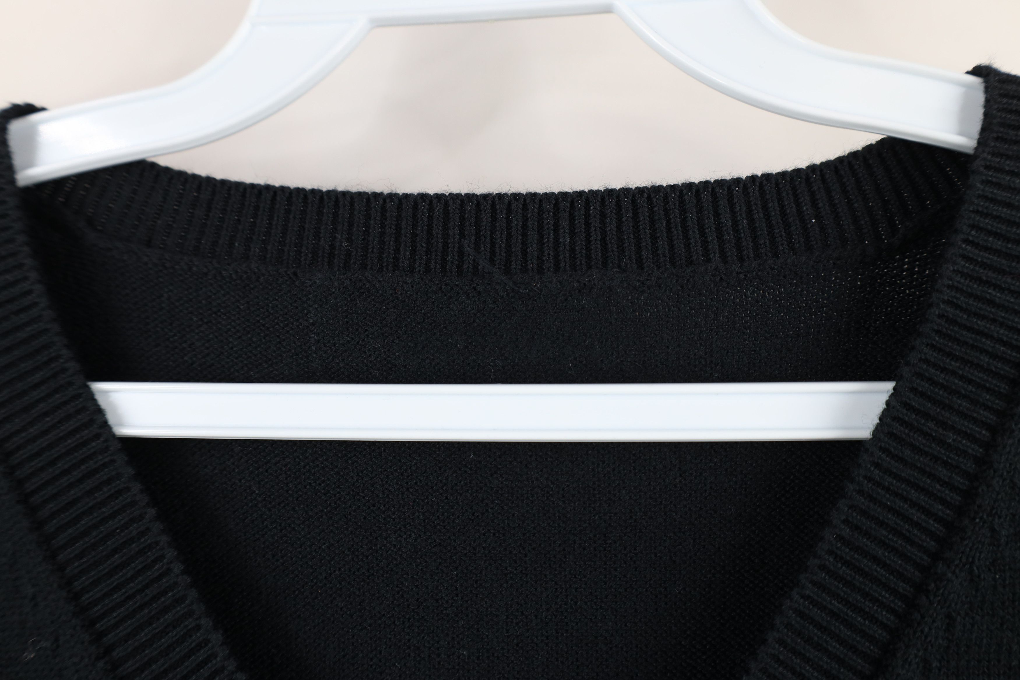 Vintage Vintage 90s Streetwear Blank Knit V-Neck Sweater Vest Black Size US L / EU 52-54 / 3 - 5 Thumbnail