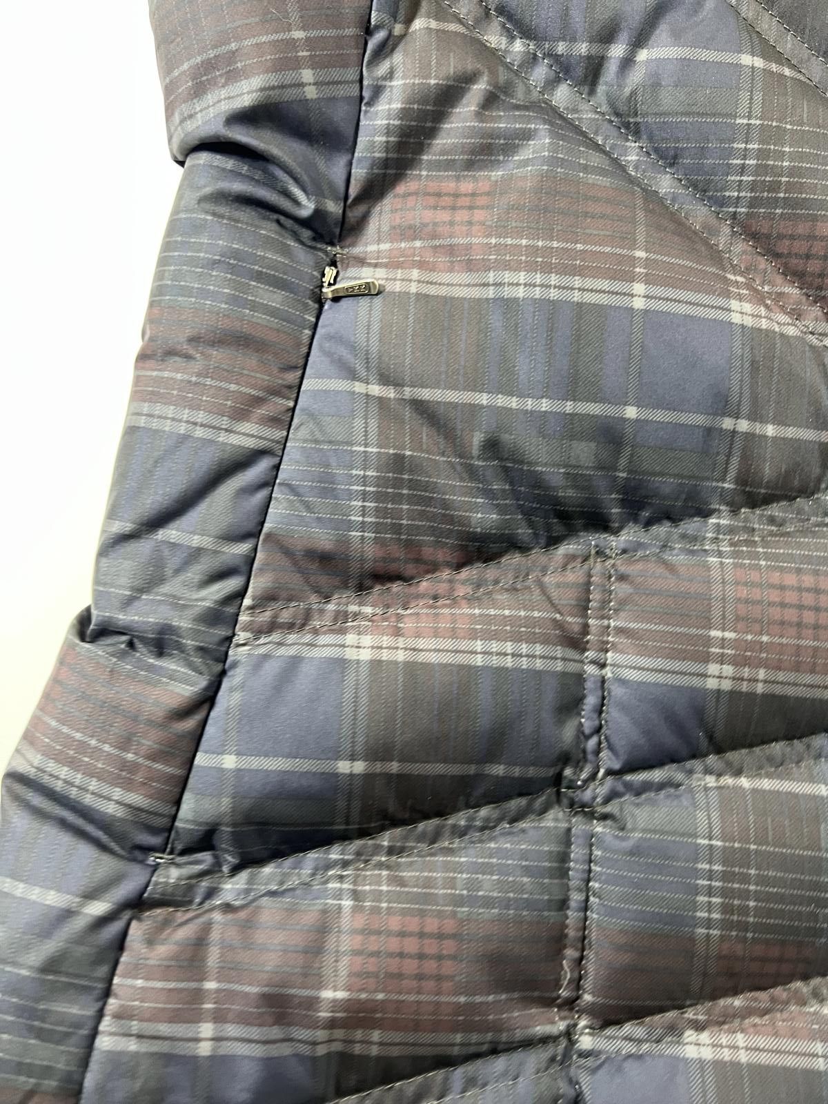 Patagonia Vintage Patagonia Women's Puffer Vest Plaid Pattern M Size M / US 6-8 / IT 42-44 - 5 Thumbnail