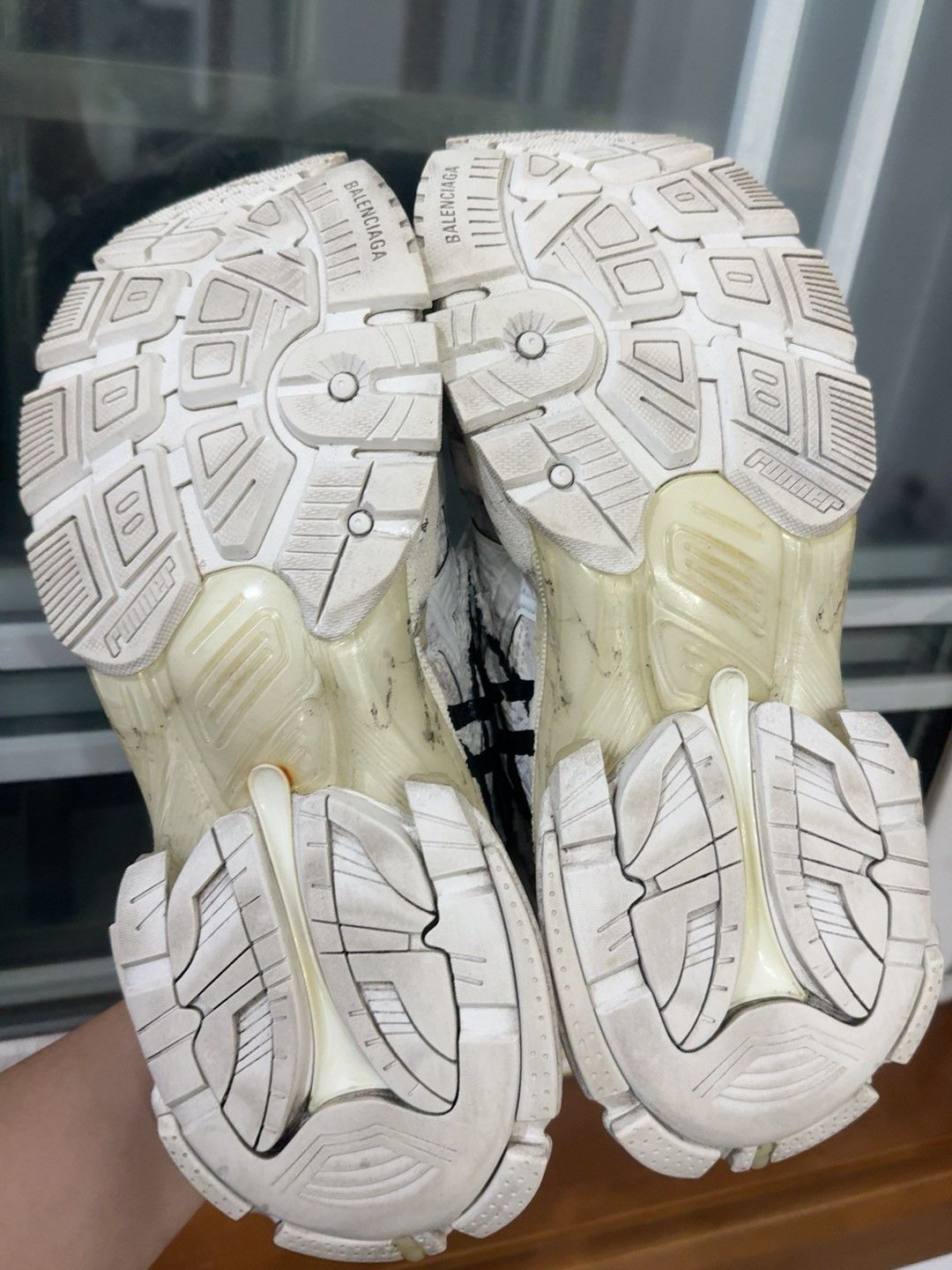 Balenciaga Balenciaga runner white graffiti old style Size US 8 / EU 41 - 5 Thumbnail