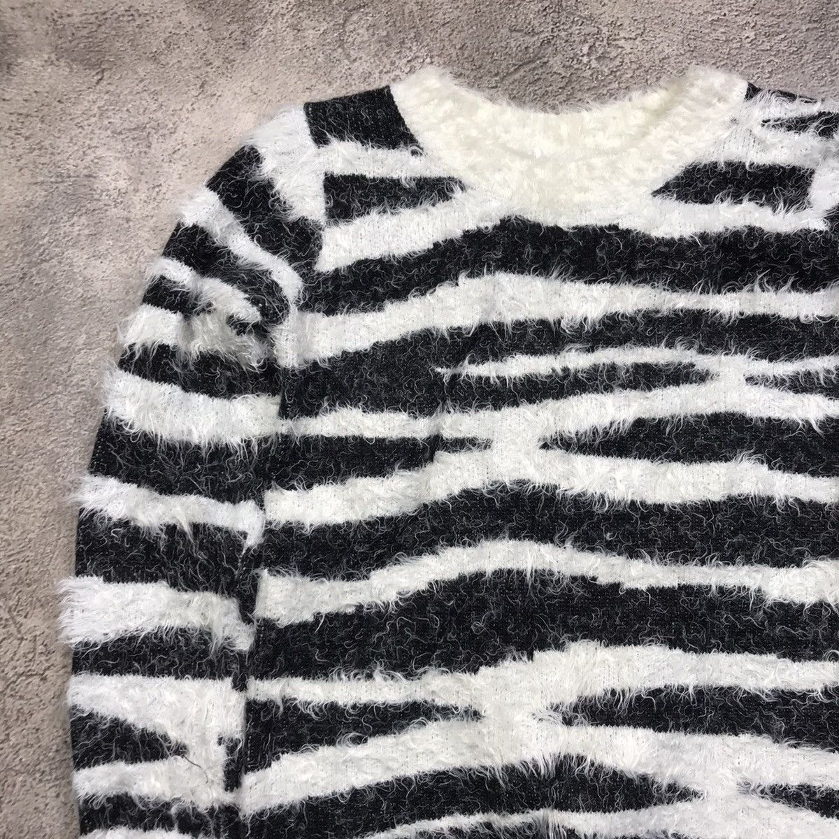 Vintage Vintage 90s Zebra Stripe Mohair Sweater Oversized Grunge M Size M / US 6-8 / IT 42-44 - 2 Thumbnail