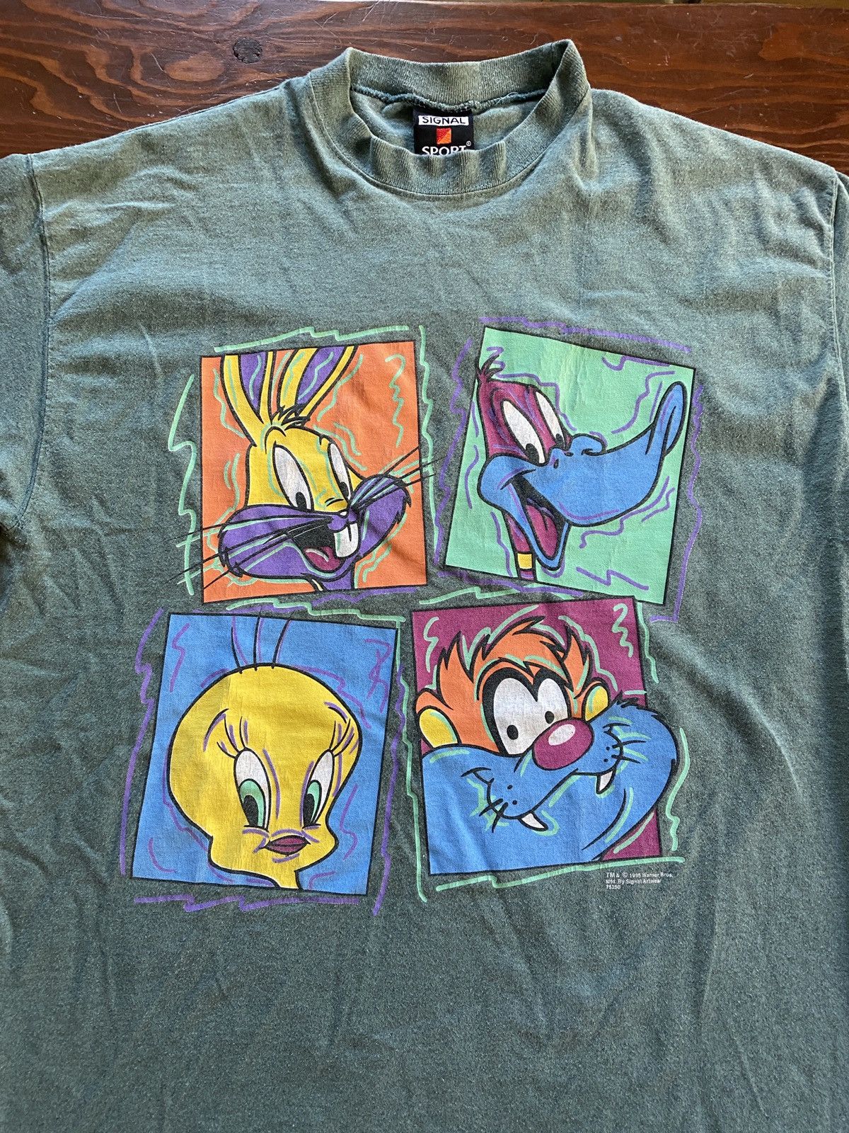 Signal Sport Vintage ‘95 Looney Tunes Bugs Bunny Daffy Tweety Taz Tee Size US XL / EU 56 / 4 - 2 Thumbnail