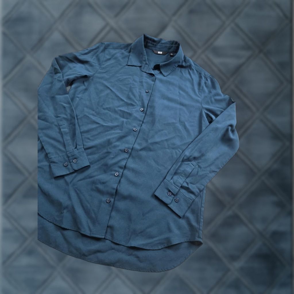 Uniqlo Uniqlo Shirt Womens XS Blue Long Sleeve Button-Up Tunic Rayon Blend Blouse Top Size XS / US 0-2 / IT 36-38 - 1 Thumbnail