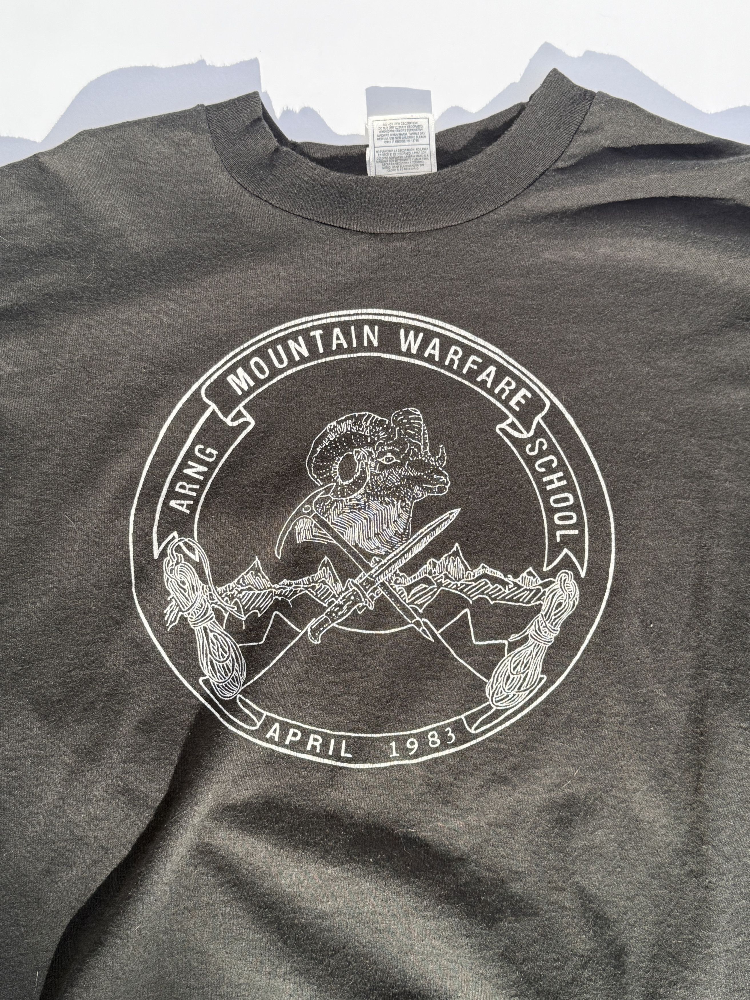 Vintage Mountain Warfare LS T-Shirt Size US XL / EU 56 / 4 - 2 Thumbnail