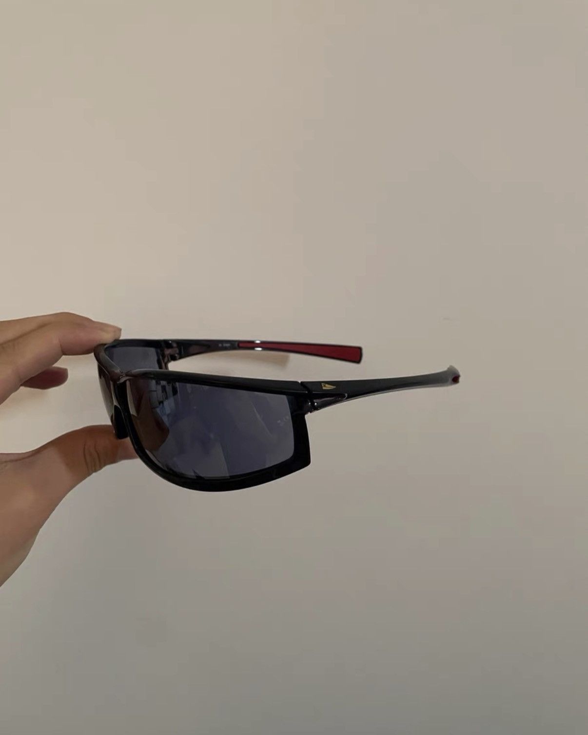 Louis Vuitton Louis Vuitton LV Trophy Logo Sunglasses Size ONE SIZE - 6 Thumbnail