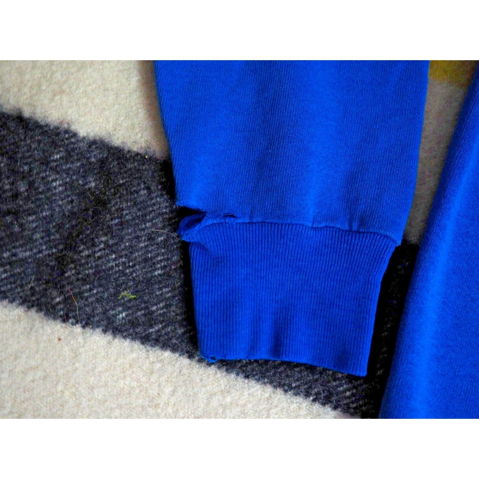 Fruit Of The Loom VINTAGE Fruit of the Loom Pullover Sweatshirt M Blue 90s Cash? Logo? 80s 90s GIORGIO Beverly Hills Fade USA Size US M / EU 48-50 / 2 - 6 Thumbnail