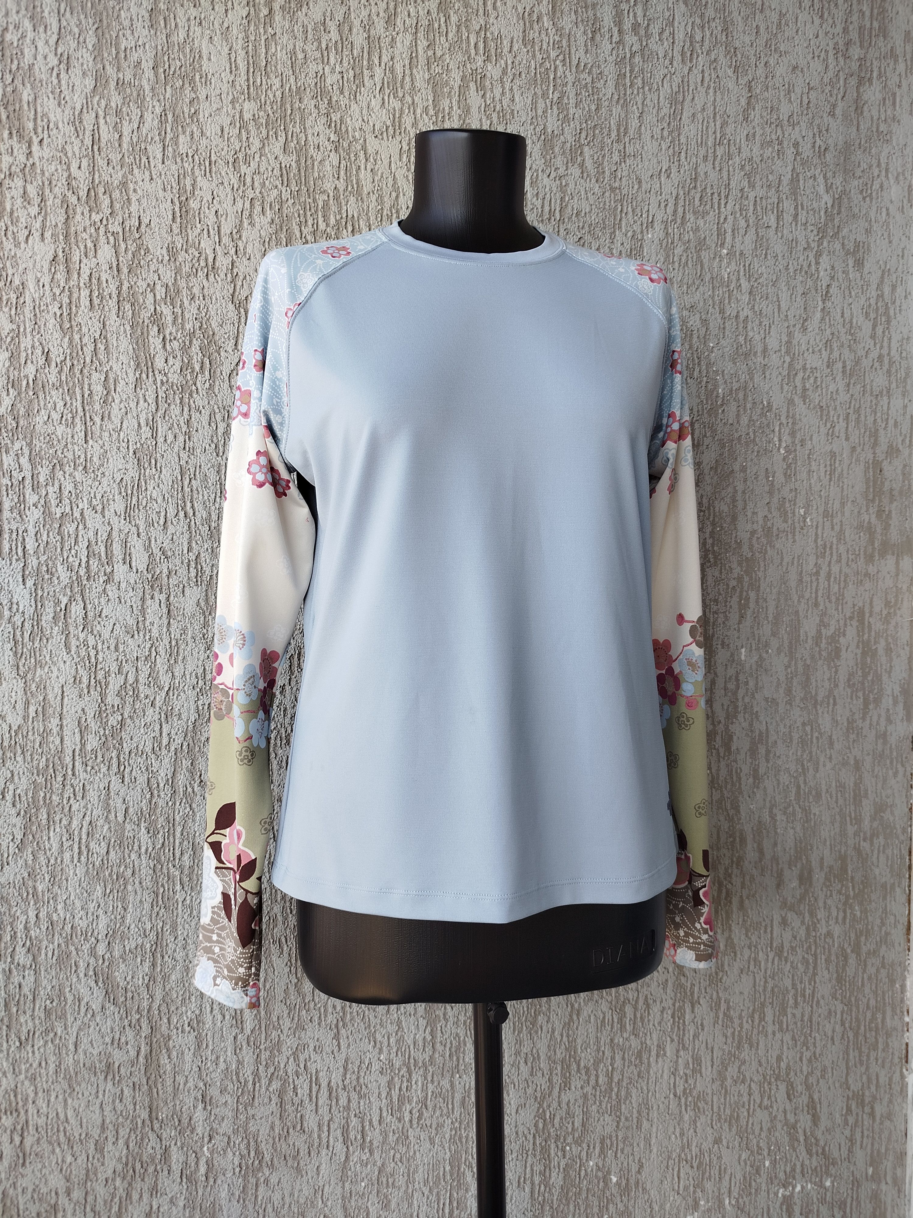 The North Face Womens Top Long Sleeve Blue Floral Lersey VaporWick Size L / US 10 / IT 46 - 4 Thumbnail