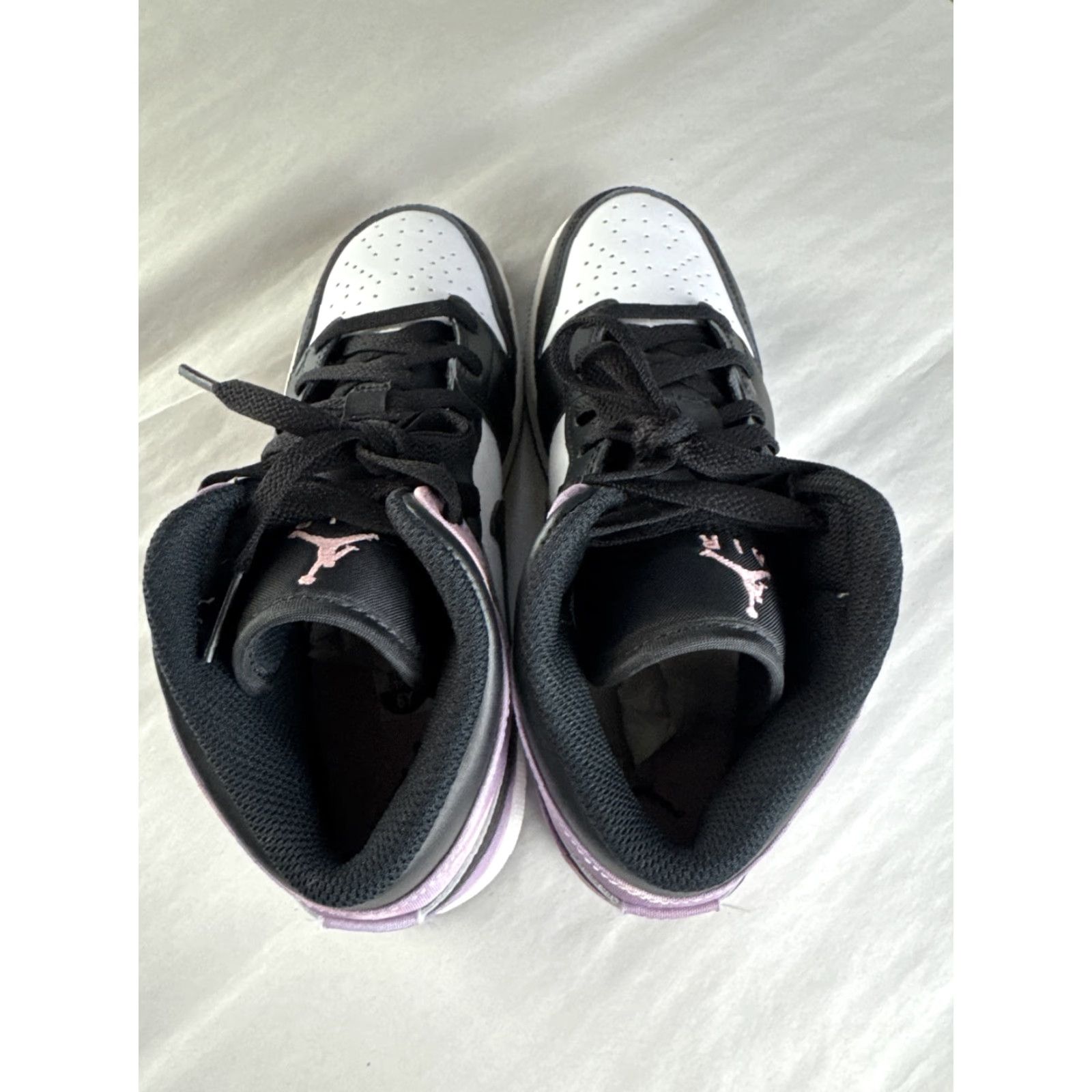 Jordan Brand Nike Air Jordan 1 Mid Bleached Coral White Black DM1200-001 6Y Womens 7.5 Shoes Size ONE SIZE - 6 Thumbnail