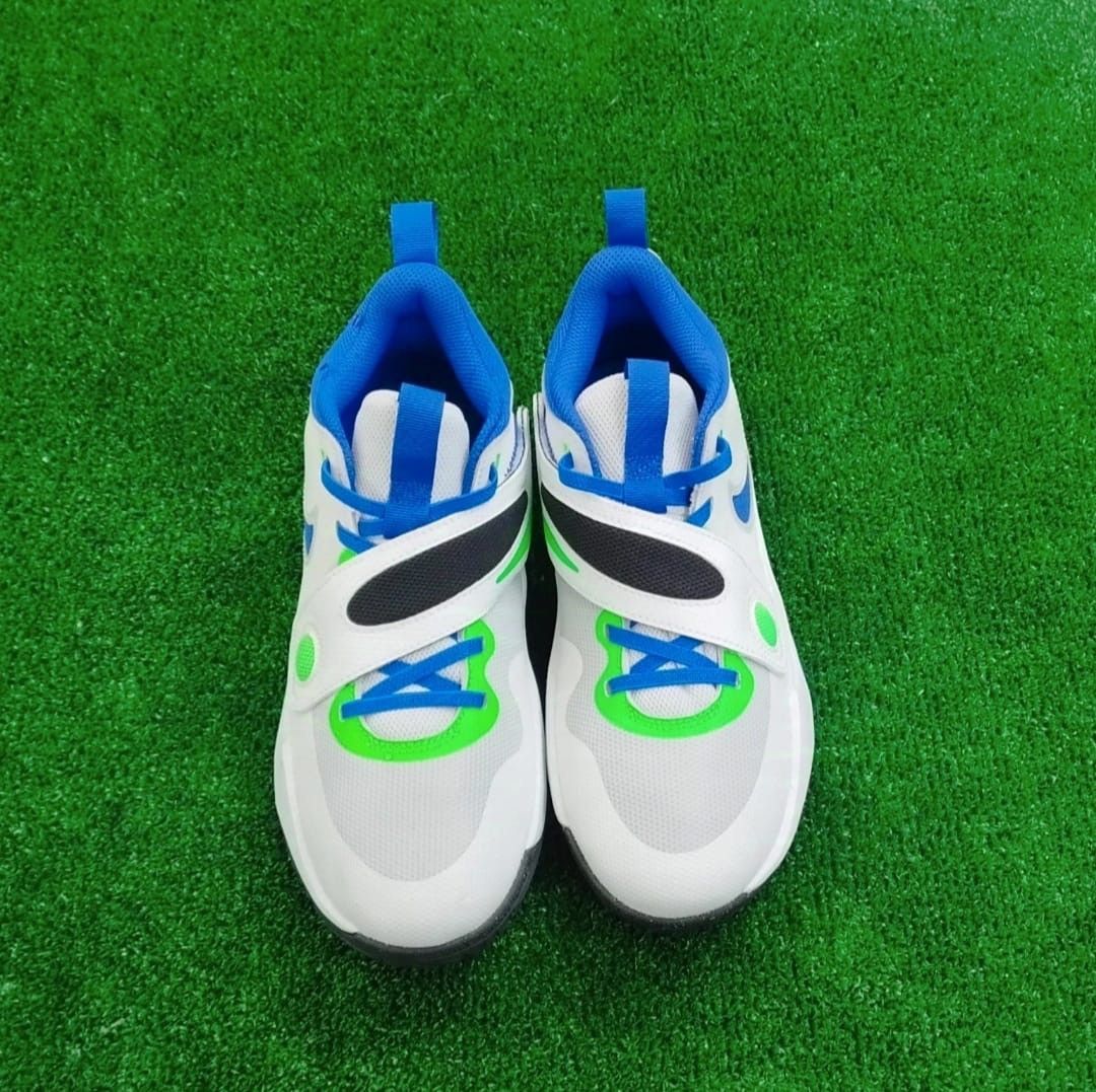 Nike Shoes Nike Team Hustle D11 Size US 6 / EU 39 - 2 Thumbnail