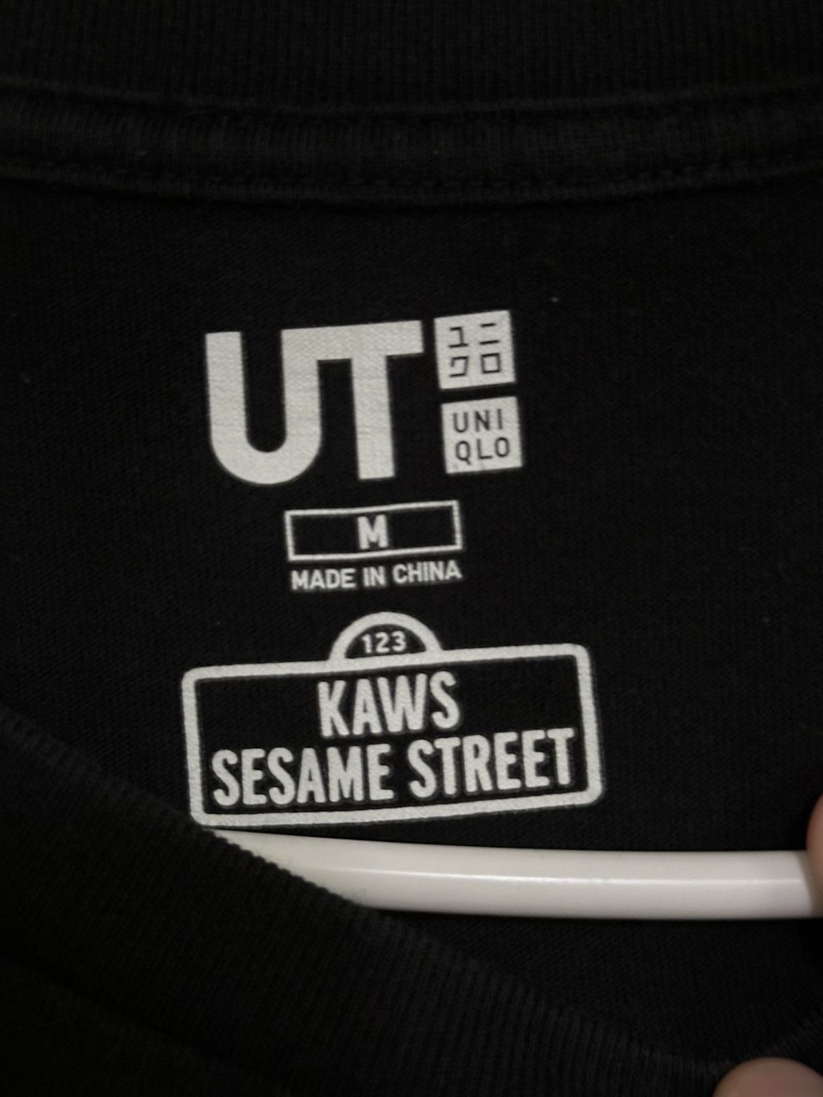 Kaws × Uniqlo KAWS Elmo Uniqlo Sesame Street BFF Tee Size US M / EU 48-50 / 2 - 4 Thumbnail